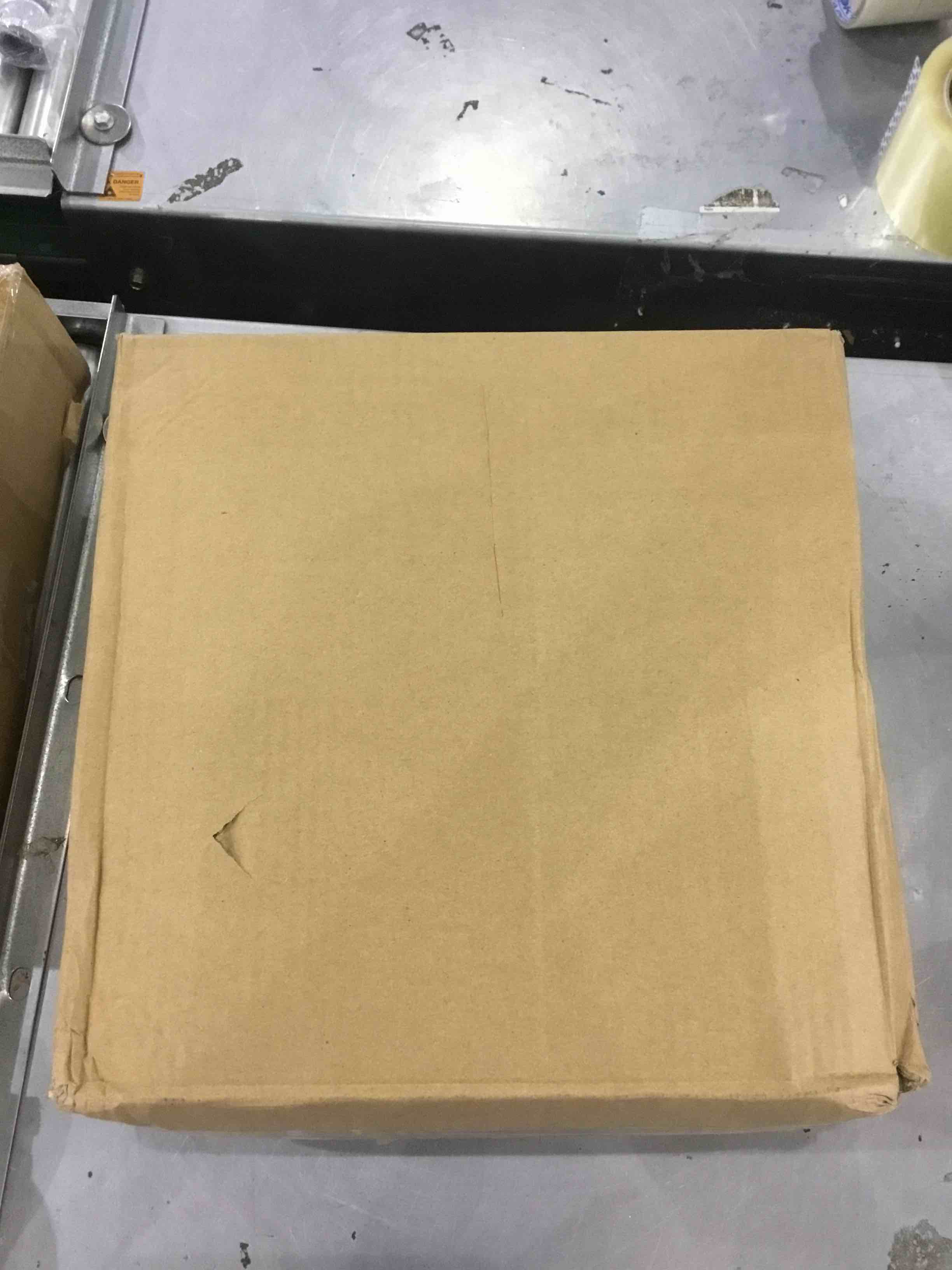 SUBEKYU 2.3 Gal Trash Can for Bathroom, Small Office Garbage Can for Kitchen, Slim Rectangular Waste Bin, Plastic, White