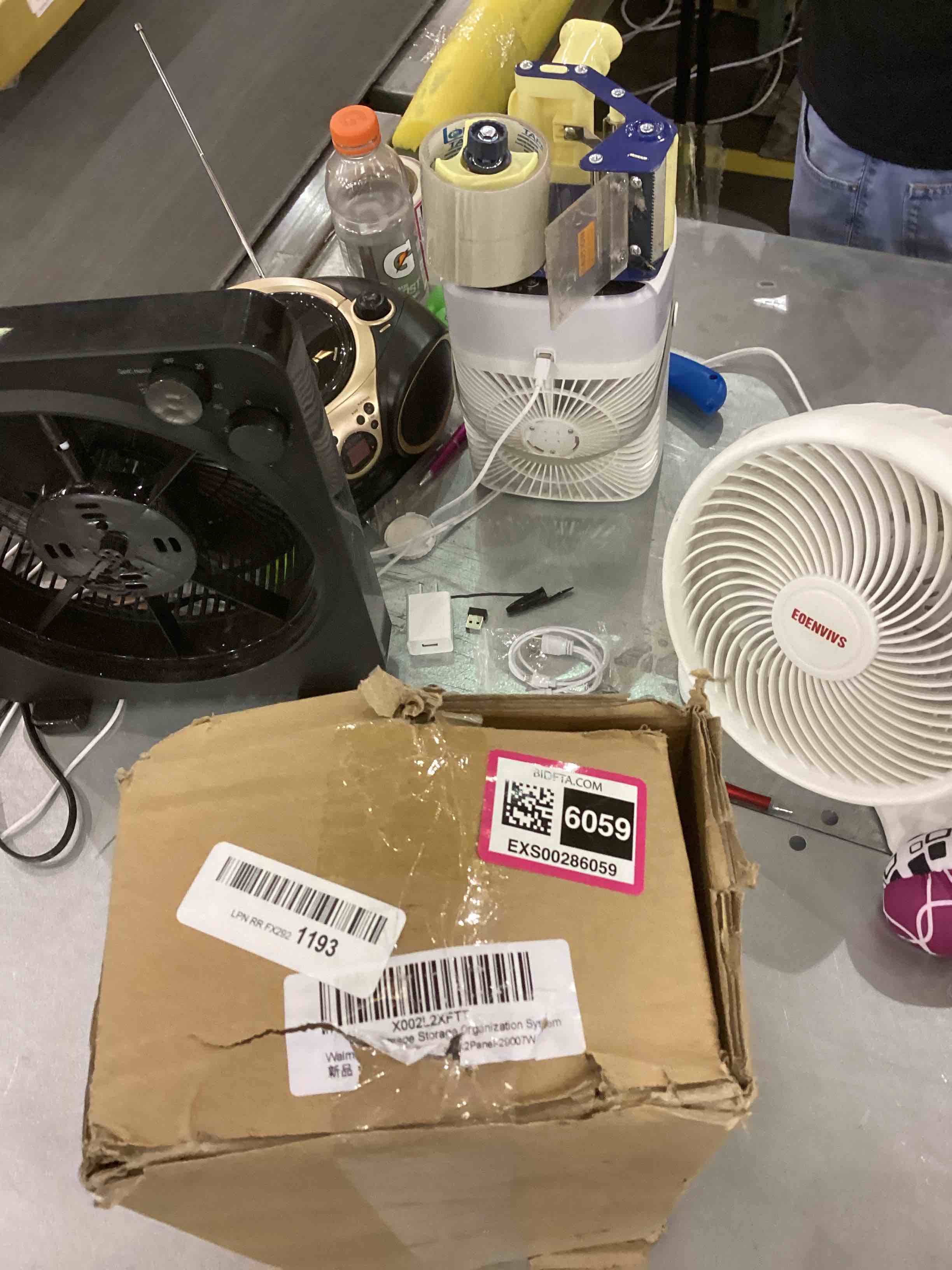 https://s3.amazonaws.com/lotting-images-prod/bidfta/EXS00286059_1686840690340.jpeg