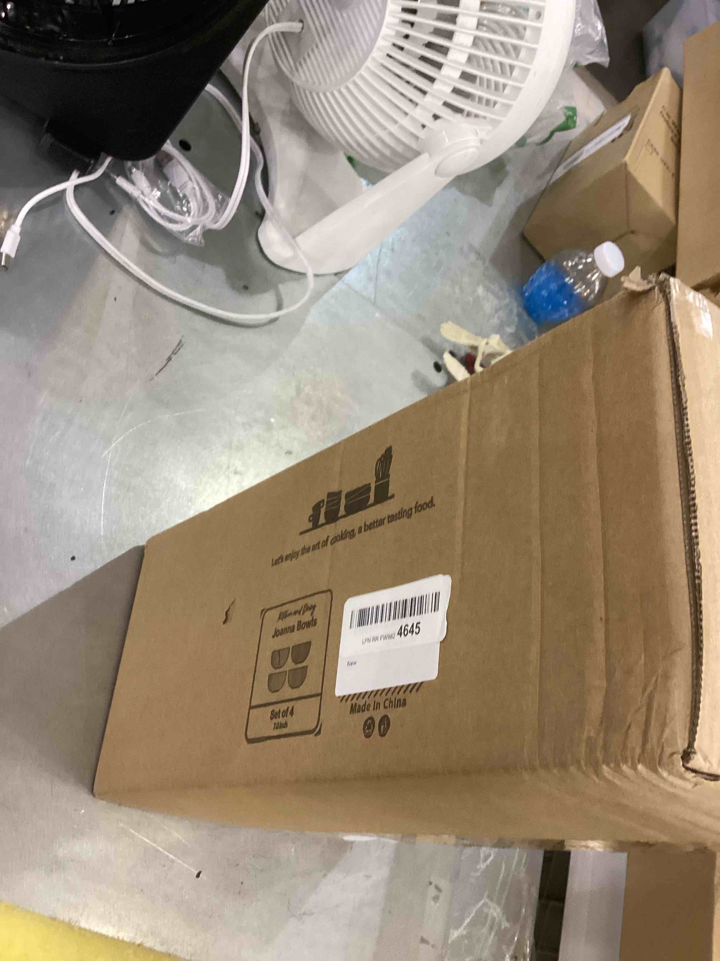 https://s3.amazonaws.com/lotting-images-prod/bidfta/EXS00286270_1686926975903.jpeg