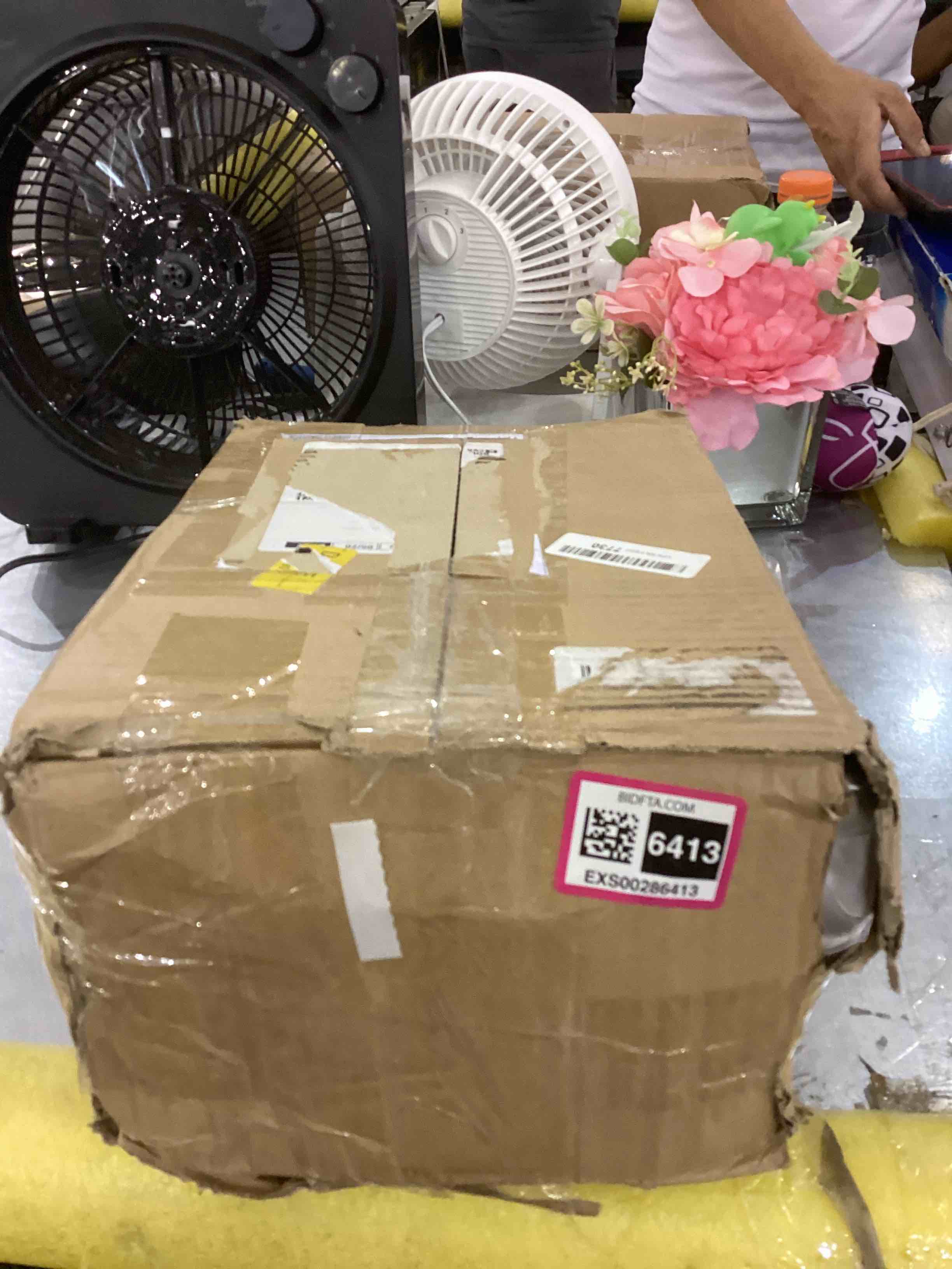 https://s3.amazonaws.com/lotting-images-prod/bidfta/EXS00286413_1687188713596.jpeg