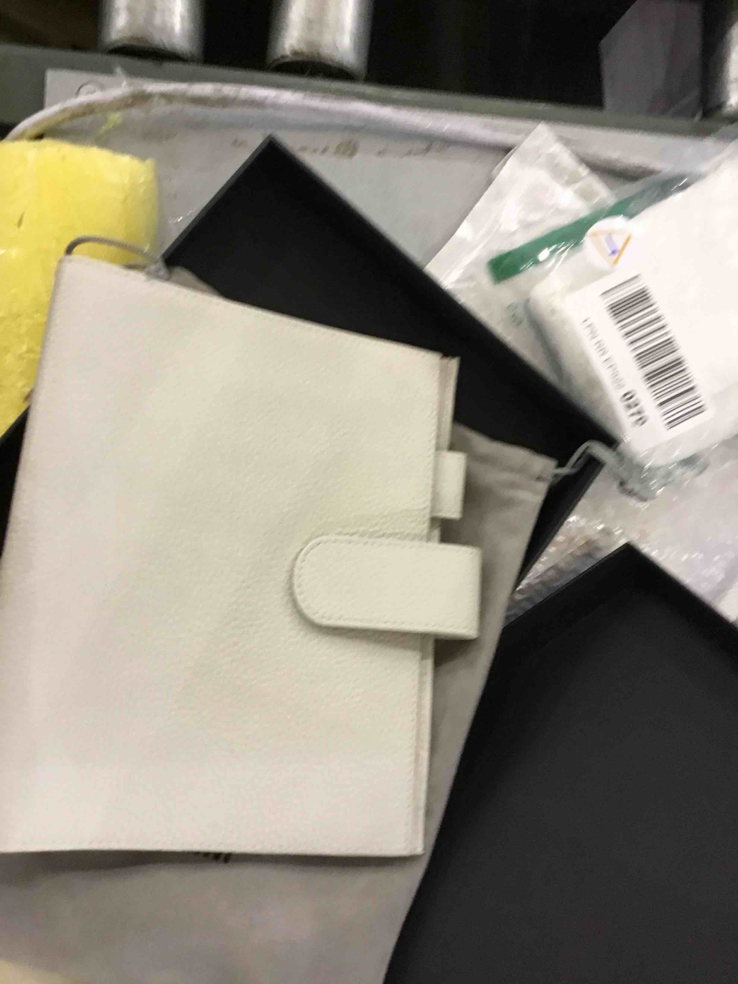 https://s3.amazonaws.com/lotting-images-prod/bidfta/EXS00290748_1686747230546.jpeg
