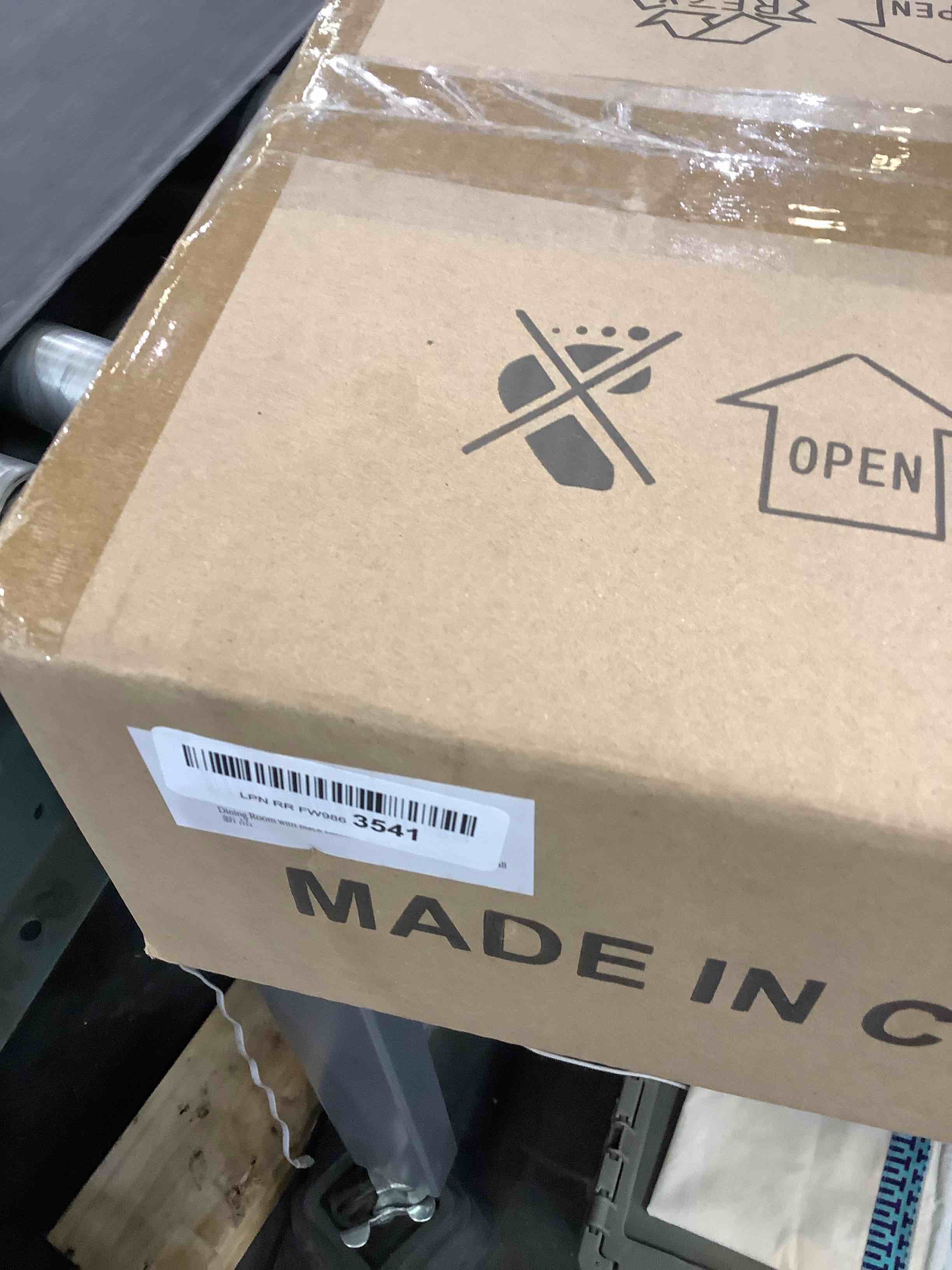 https://s3.amazonaws.com/lotting-images-prod/bidfta/EXS00293258_1686840559147.jpeg