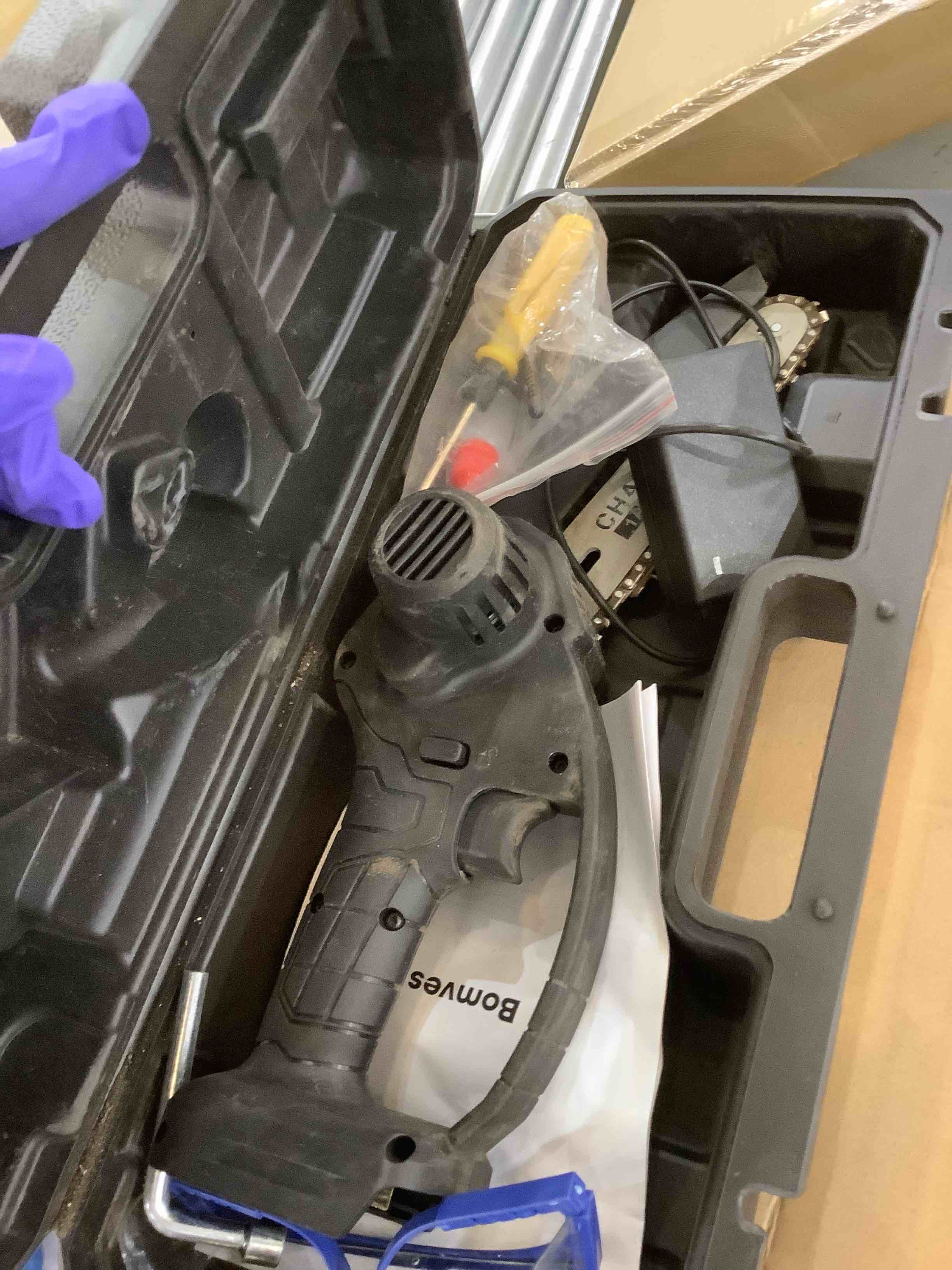 Cordless Mini Chainsaw, 6-INCH Electric Power Chainsaw, Battery Powered 2Pcs 24V 2000MAH Rechargeable Battery with Splash Guard for Wood Cutting Tree Trimming Gardening Camping