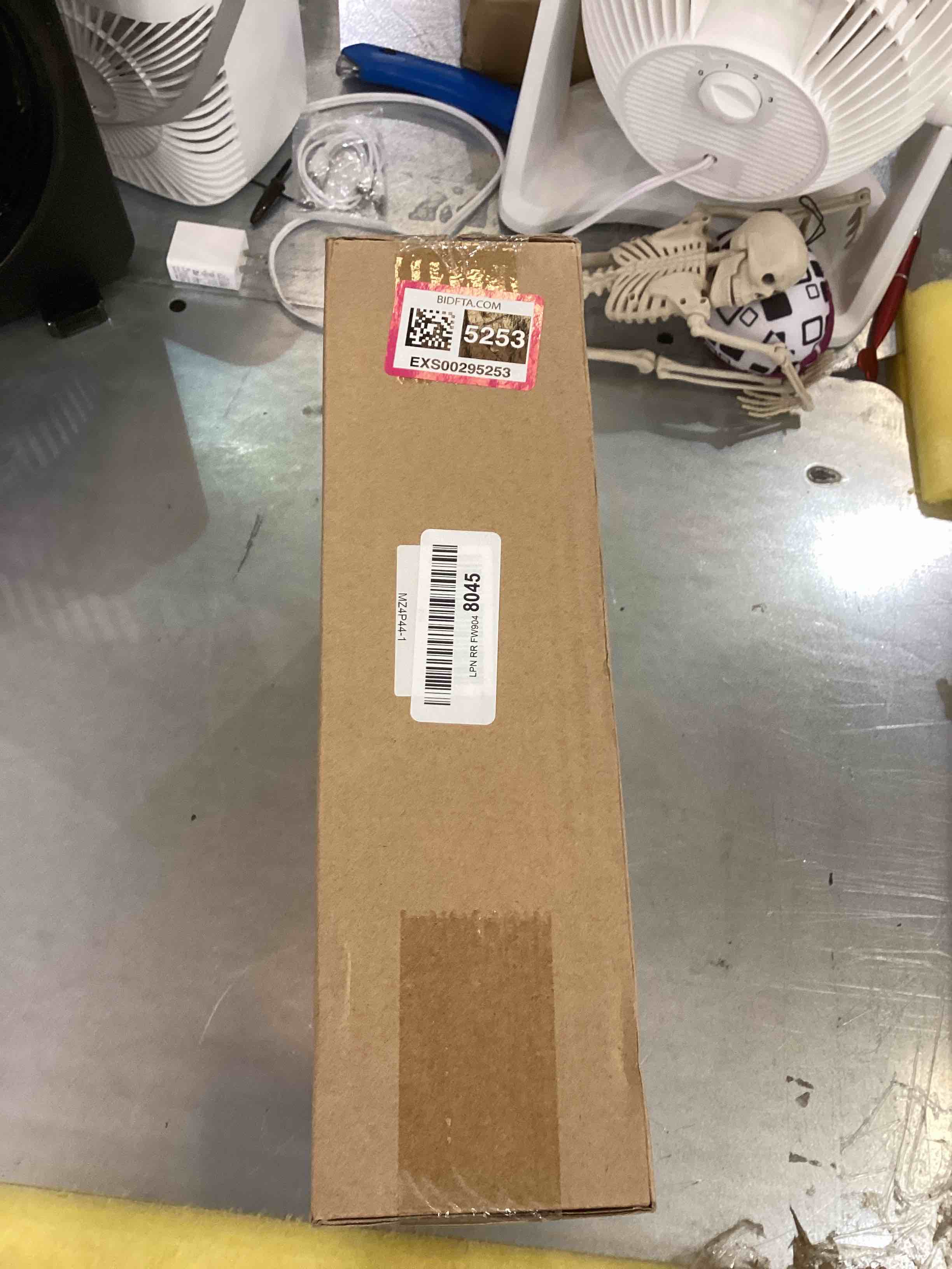 https://s3.amazonaws.com/lotting-images-prod/bidfta/EXS00295253_1686683576207.jpeg