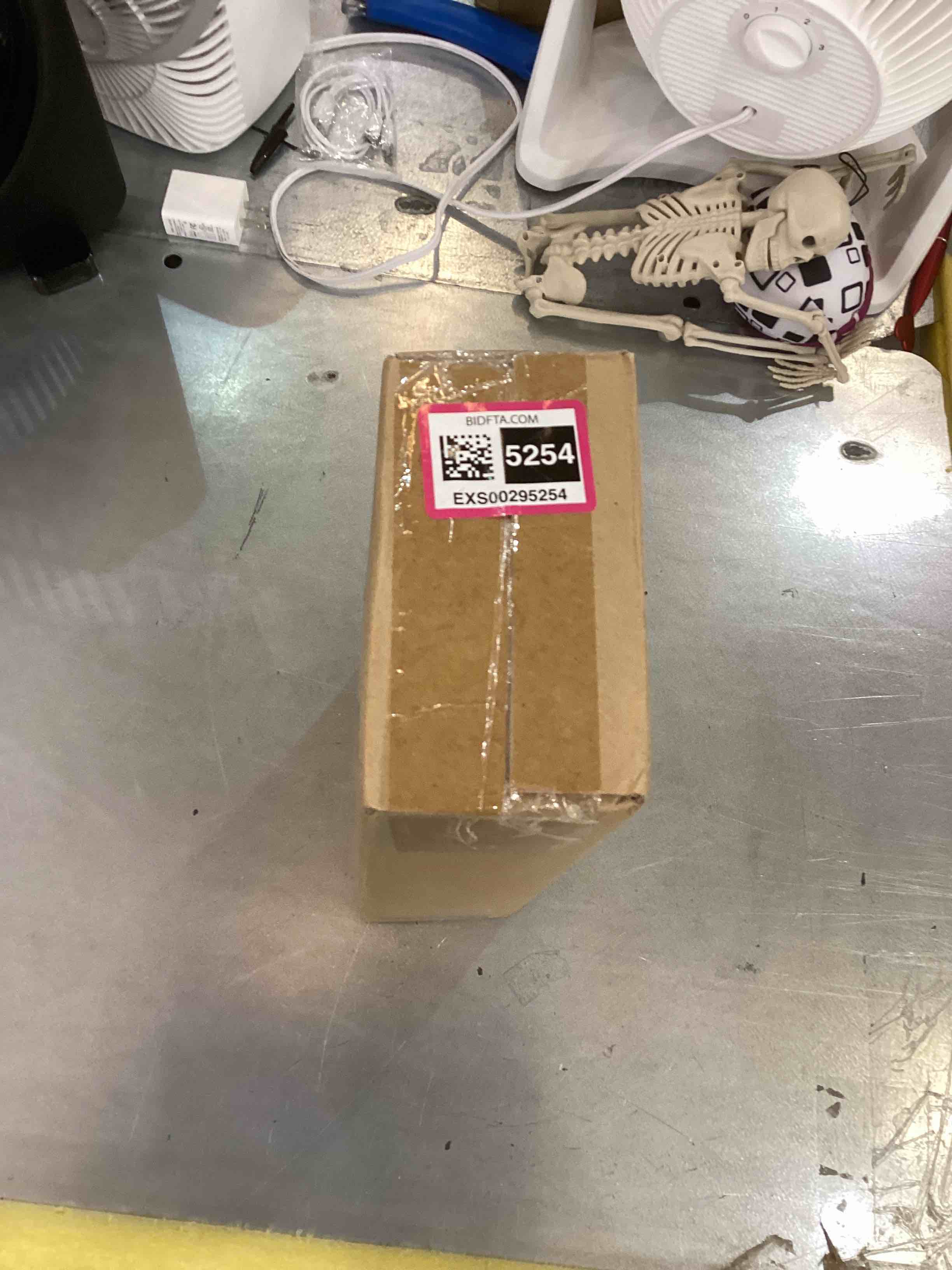 https://s3.amazonaws.com/lotting-images-prod/bidfta/EXS00295254_1686683627822.jpeg