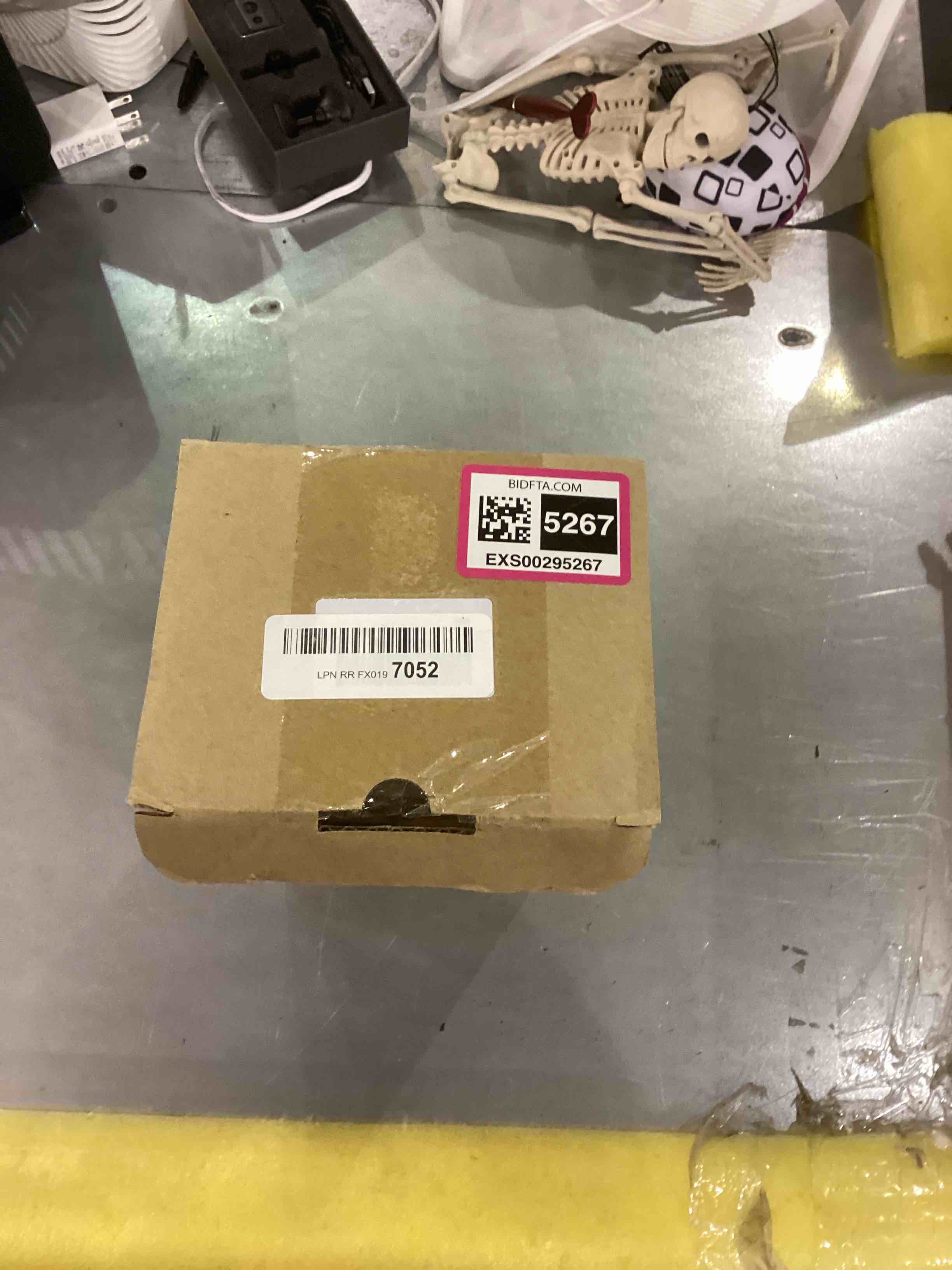 https://s3.amazonaws.com/lotting-images-prod/bidfta/EXS00295267_1686741740690.jpeg