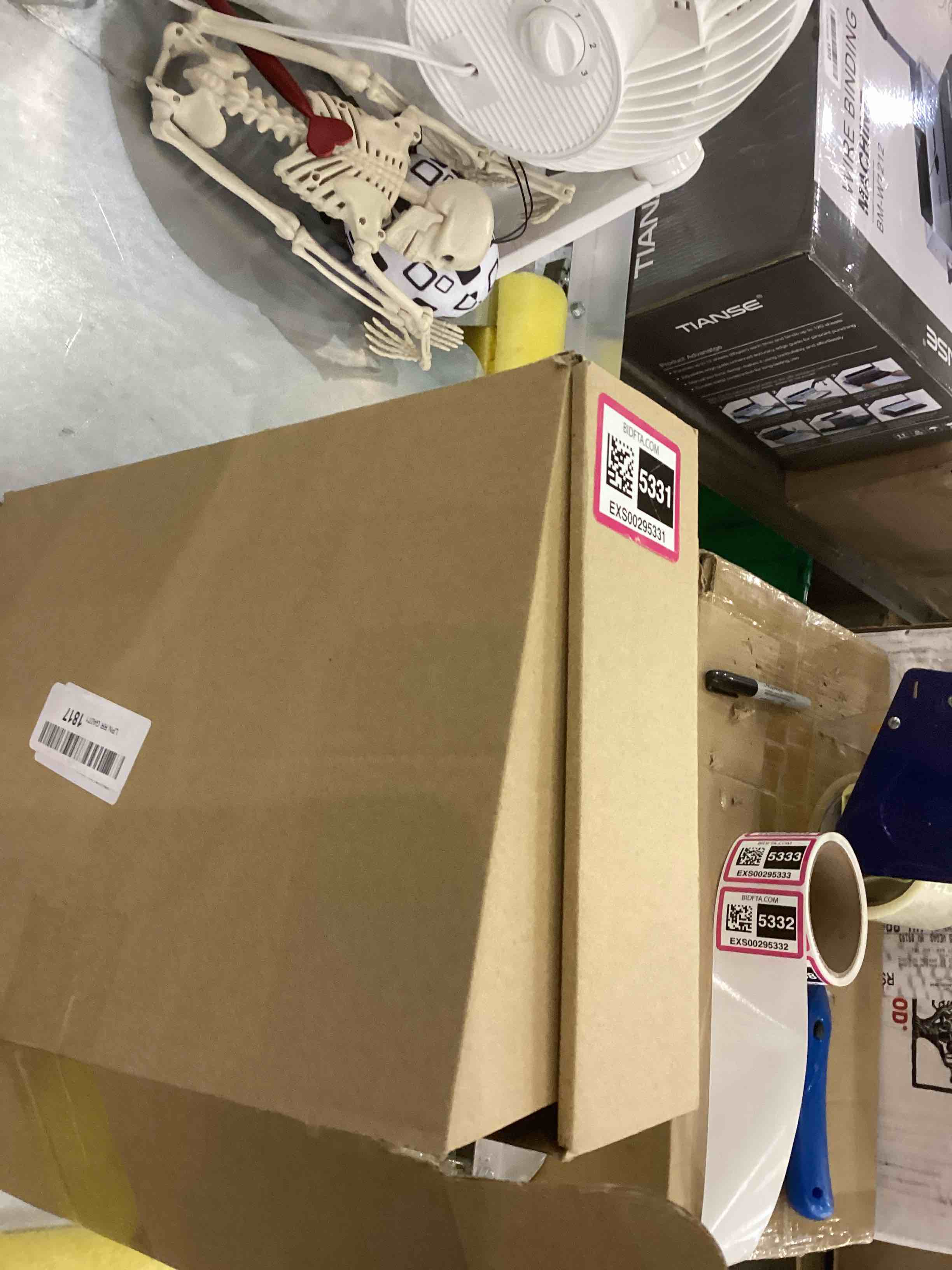 https://s3.amazonaws.com/lotting-images-prod/bidfta/EXS00295331_1686749048540.jpeg