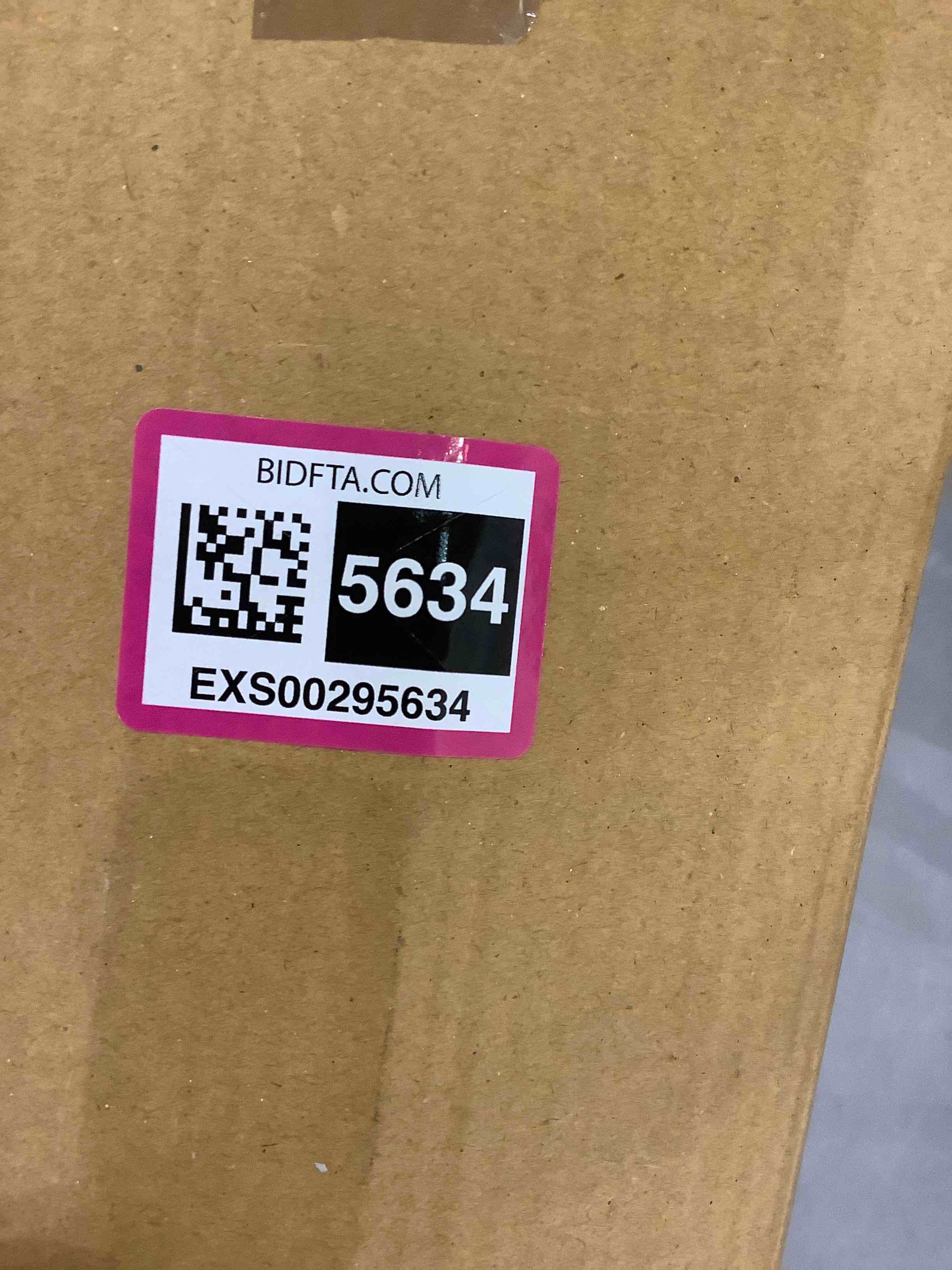 https://s3.amazonaws.com/lotting-images-prod/bidfta/EXS00295634_1686918152889.jpeg