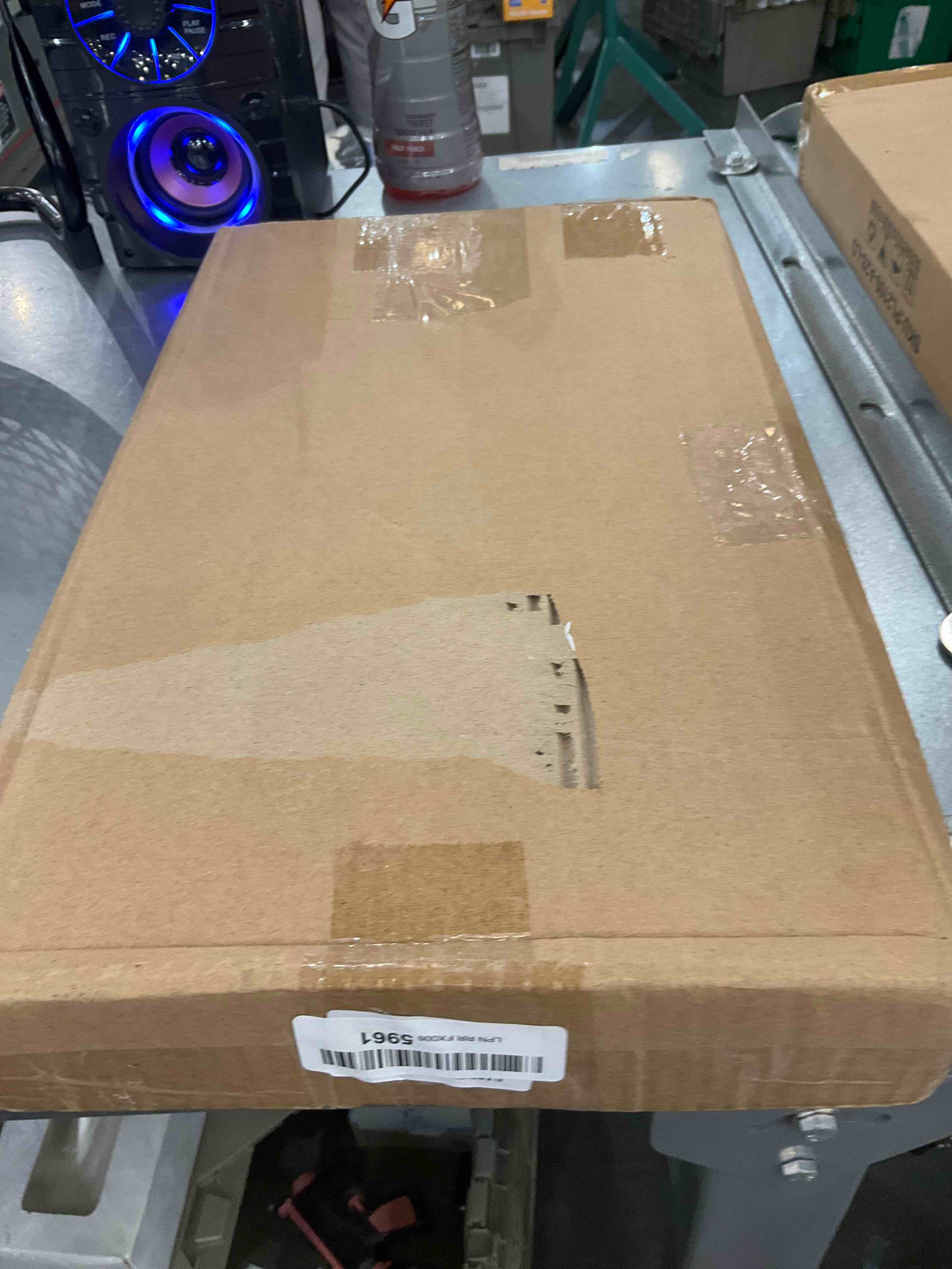 https://s3.amazonaws.com/lotting-images-prod/bidfta/EXS00296046_1686235162337.jpeg