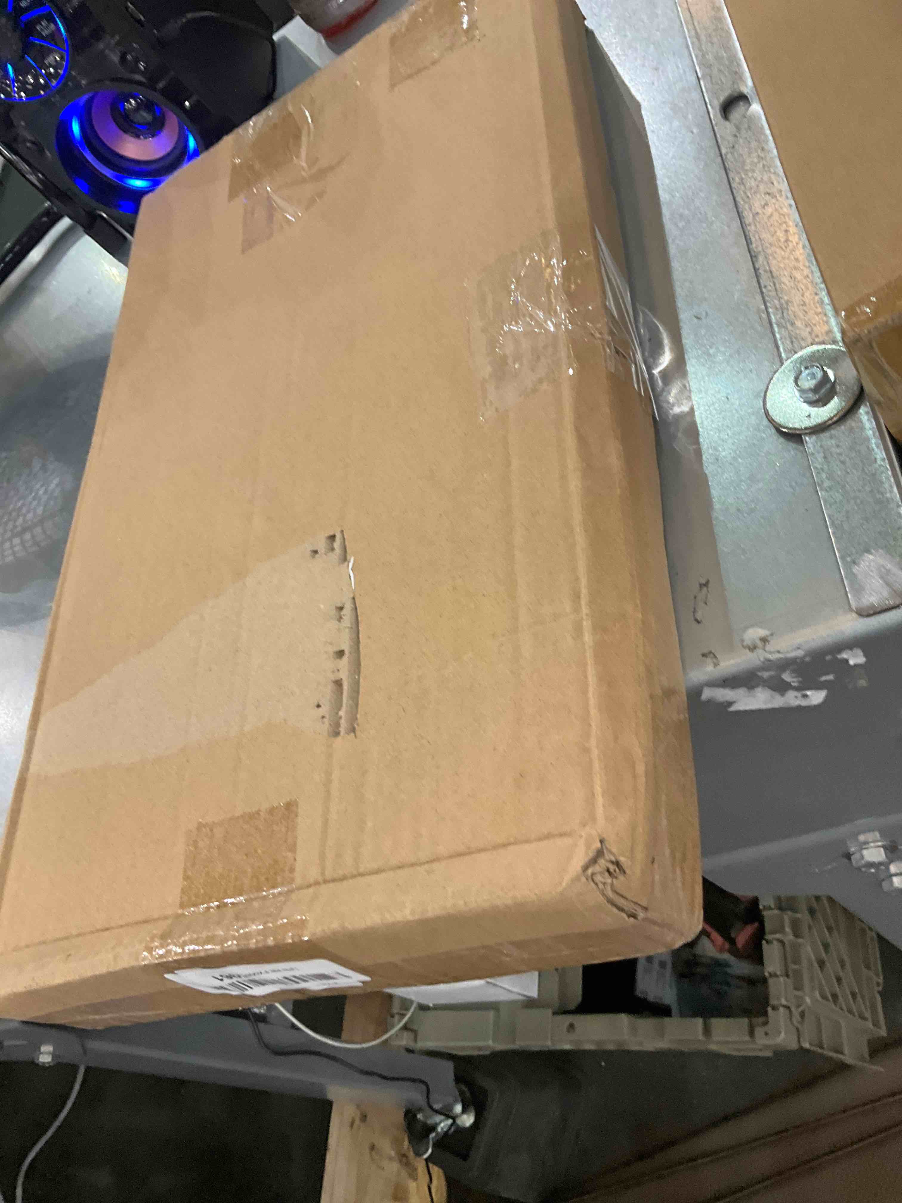 https://s3.amazonaws.com/lotting-images-prod/bidfta/EXS00296046_1686235164330.jpeg