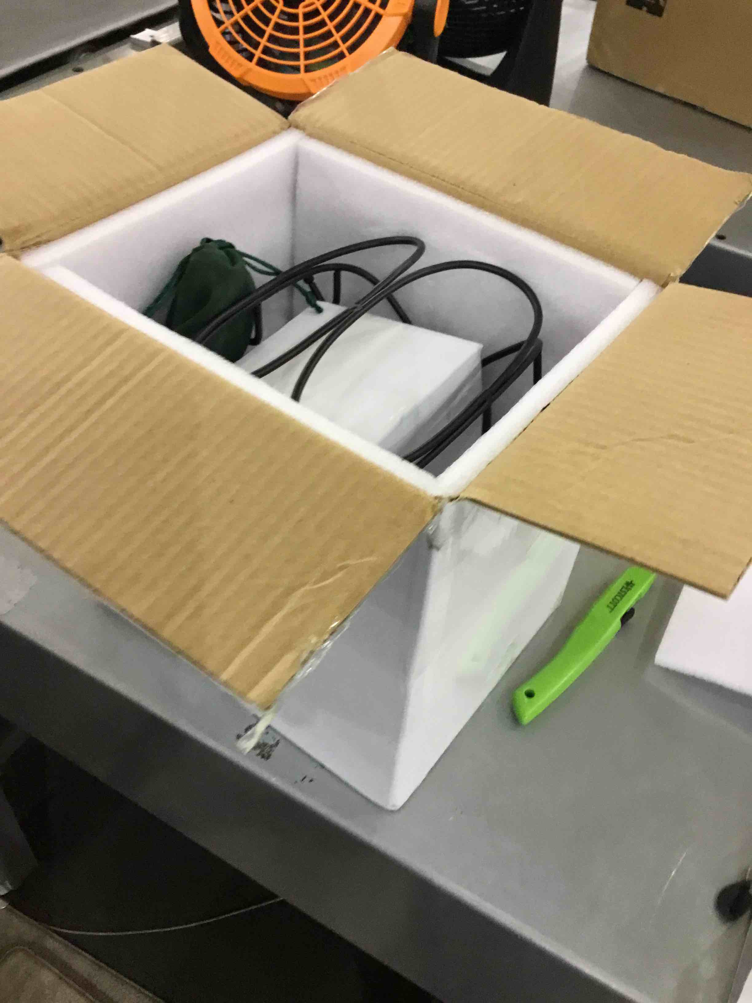 https://s3.amazonaws.com/lotting-images-prod/bidfta/EXS00296893_1686592474456.jpeg