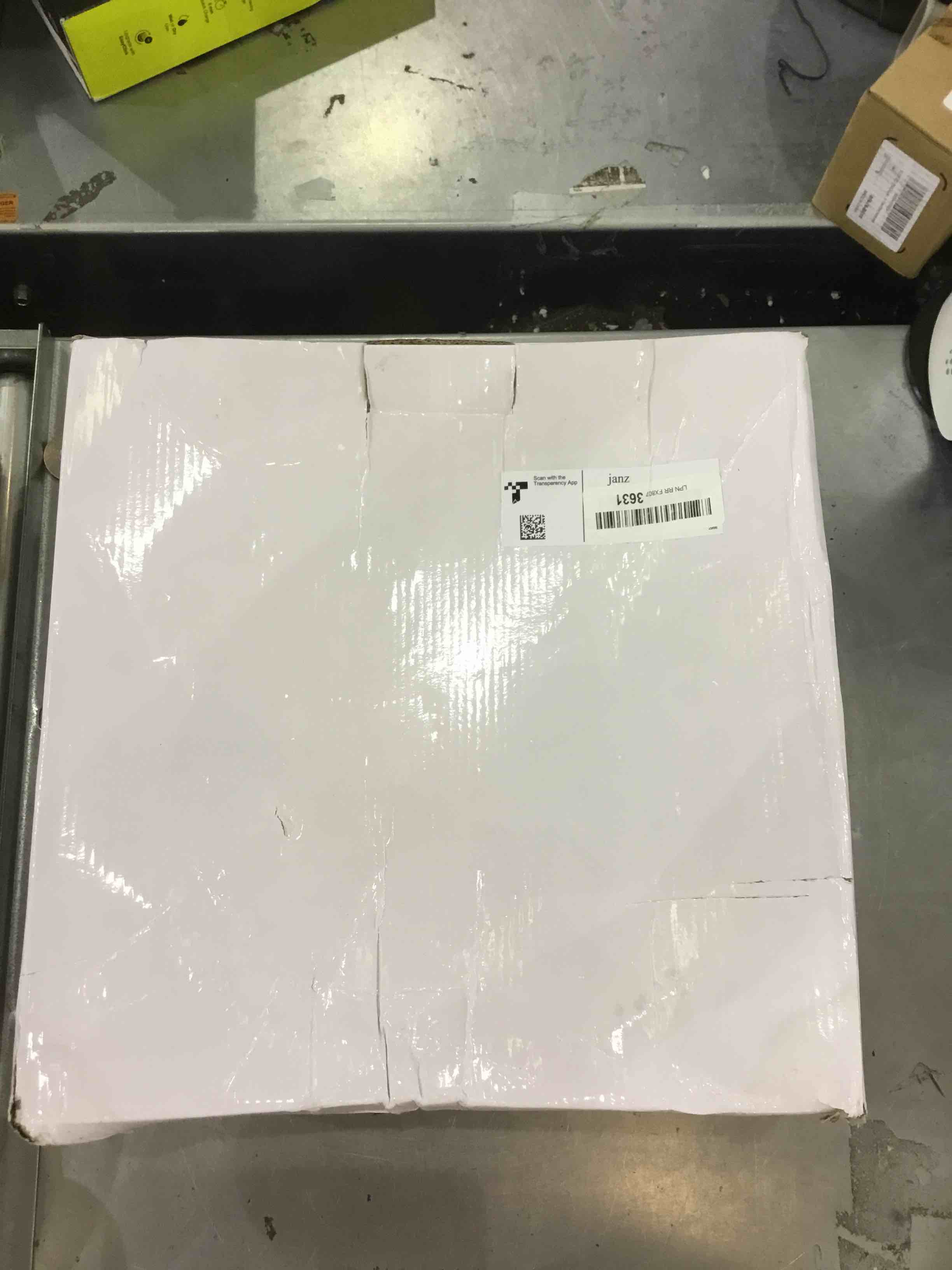 https://s3.amazonaws.com/lotting-images-prod/bidfta/EXS00297350_1686833531522.jpeg