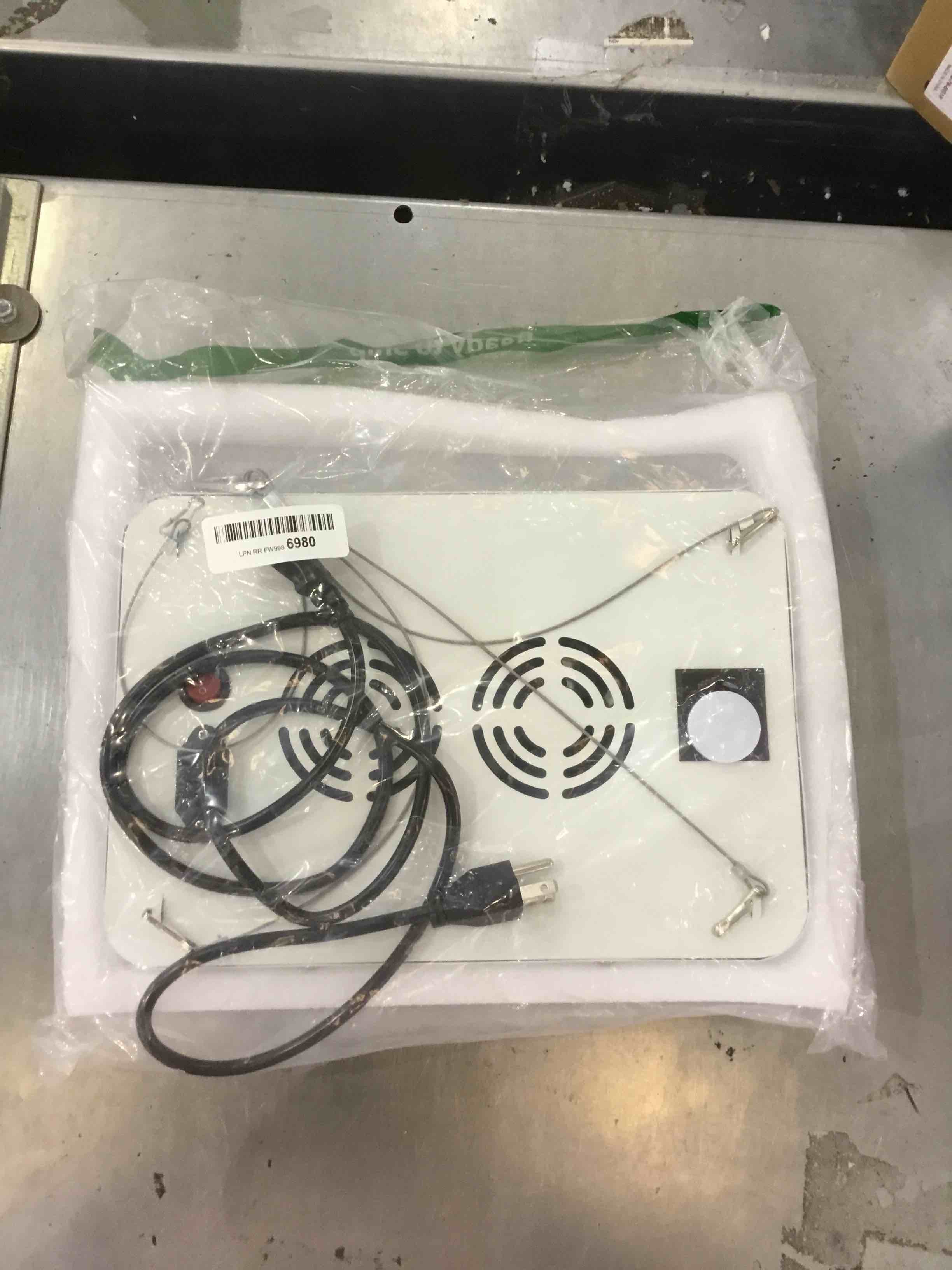 https://s3.amazonaws.com/lotting-images-prod/bidfta/EXS00297355_1686836371628.jpeg