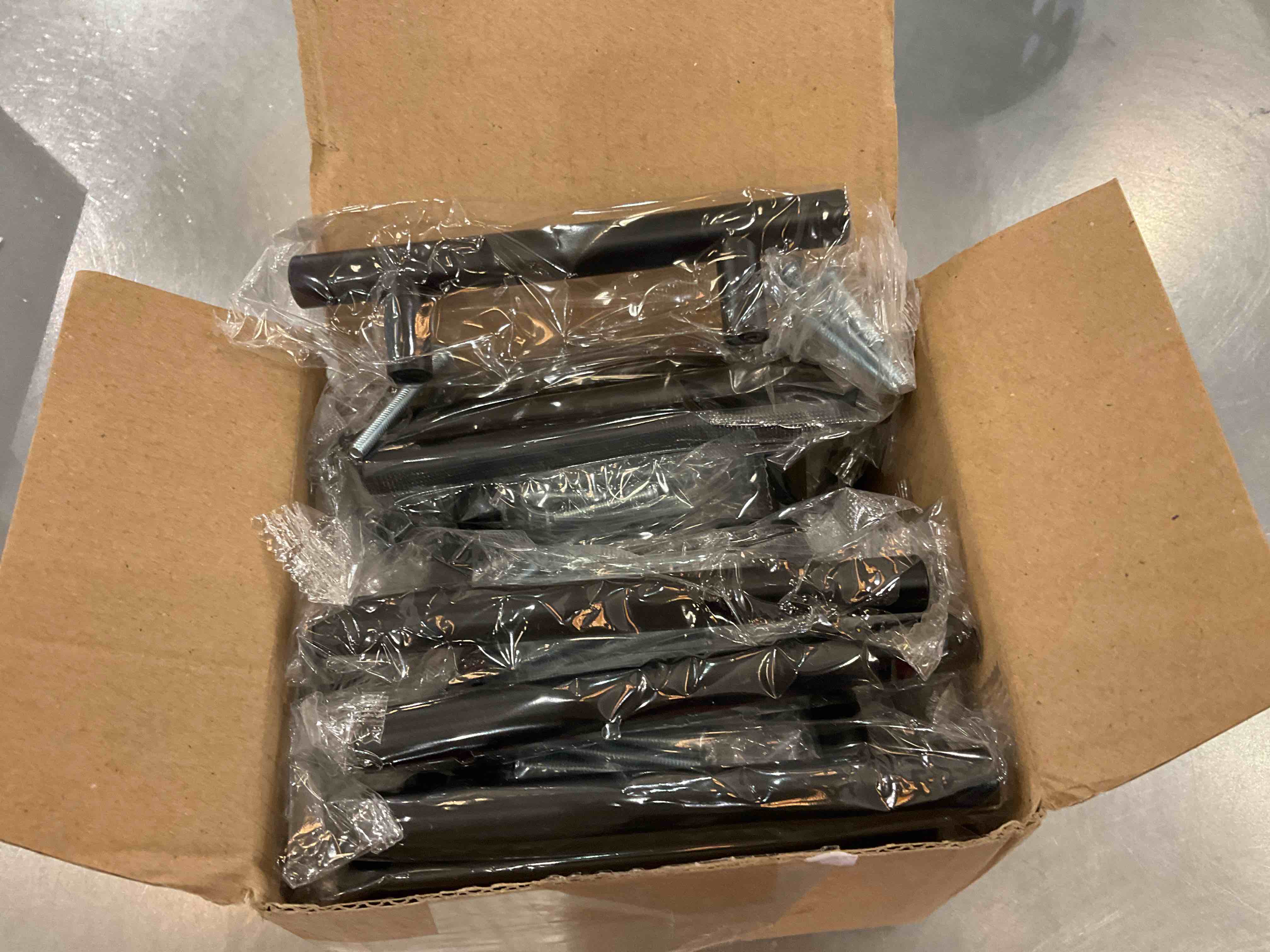 https://s3.amazonaws.com/lotting-images-prod/bidfta/EXS00300209_1687790243492.jpeg