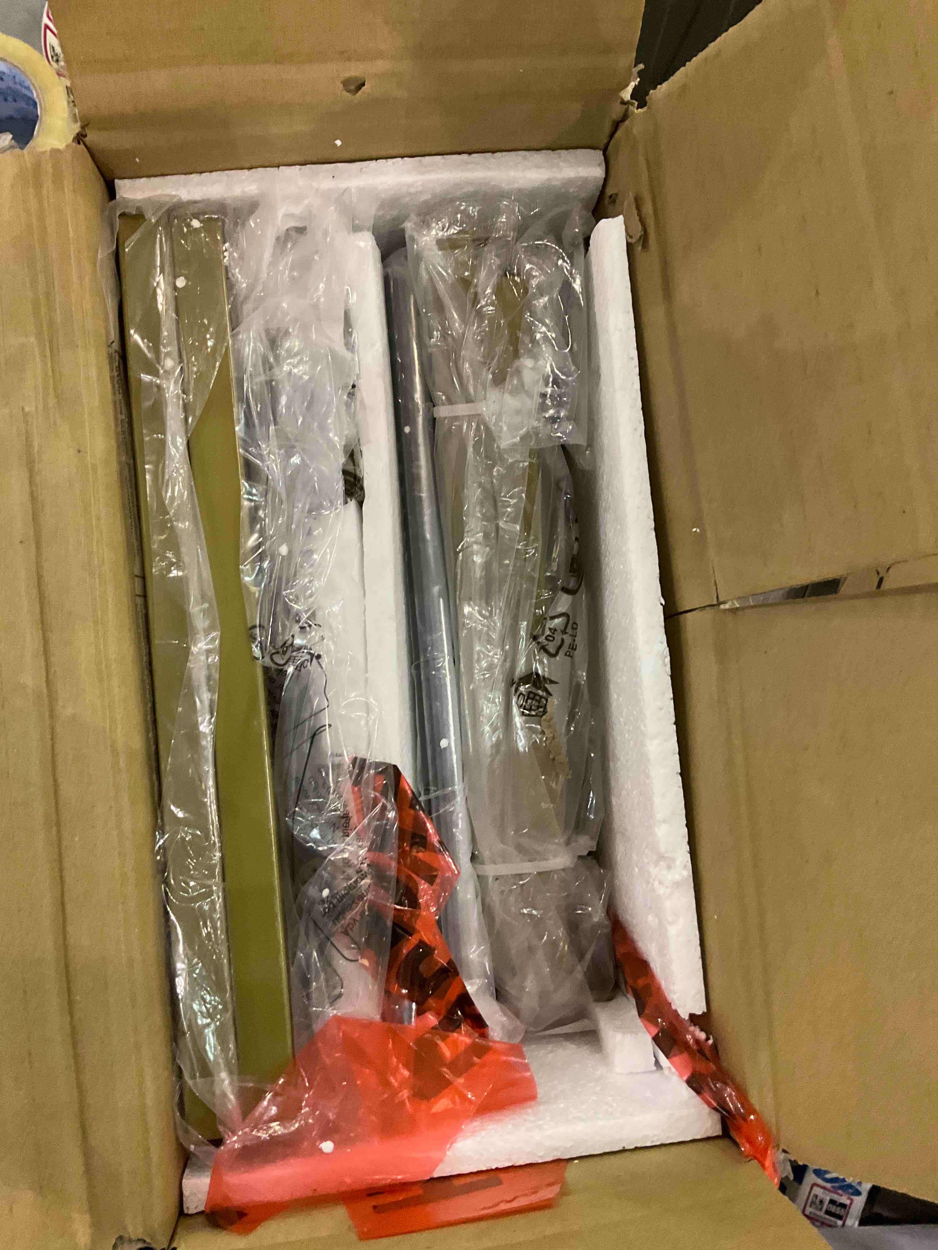 https://s3.amazonaws.com/lotting-images-prod/bidfta/EXS00303281_1694090839514.jpeg