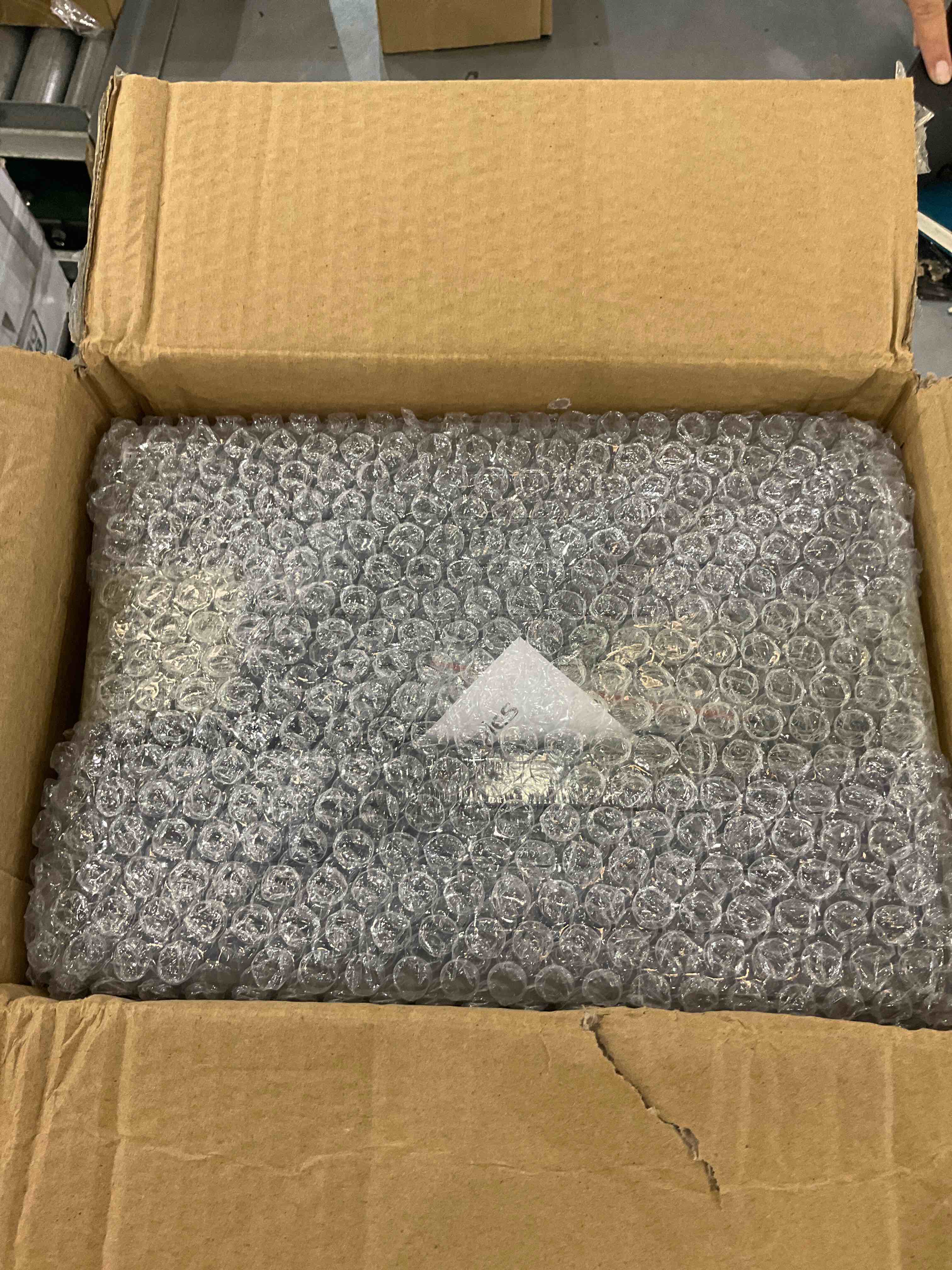 https://s3.amazonaws.com/lotting-images-prod/bidfta/EXS00305178_1691588323208.jpeg
