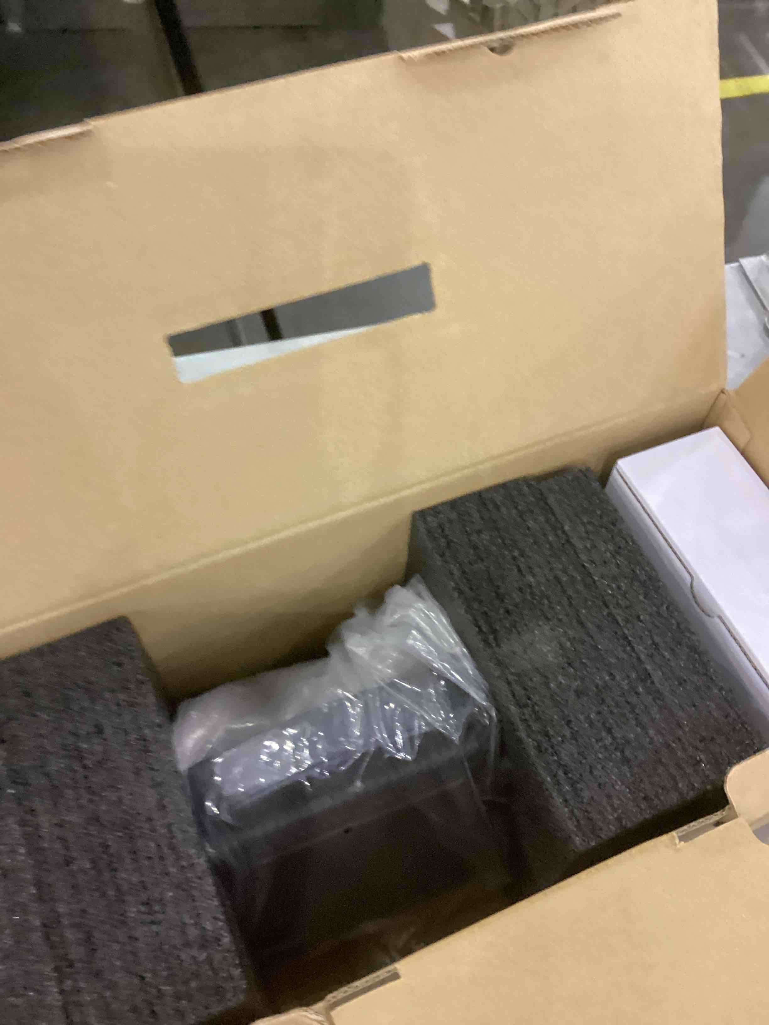 https://s3.amazonaws.com/lotting-images-prod/bidfta/EXS00305297_1692359190820.jpeg