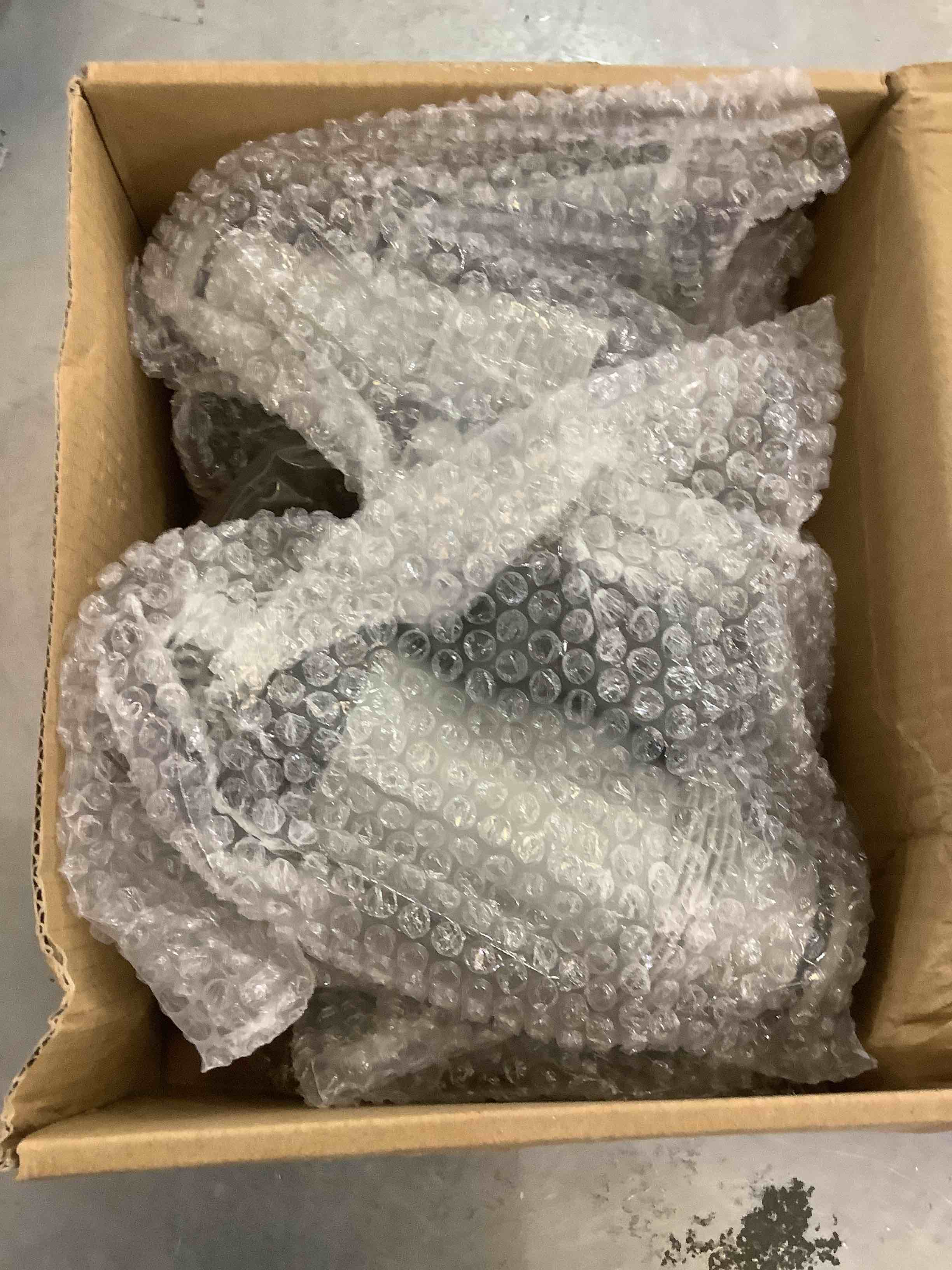 https://s3.amazonaws.com/lotting-images-prod/bidfta/EXS00306317_1690398857607.jpeg