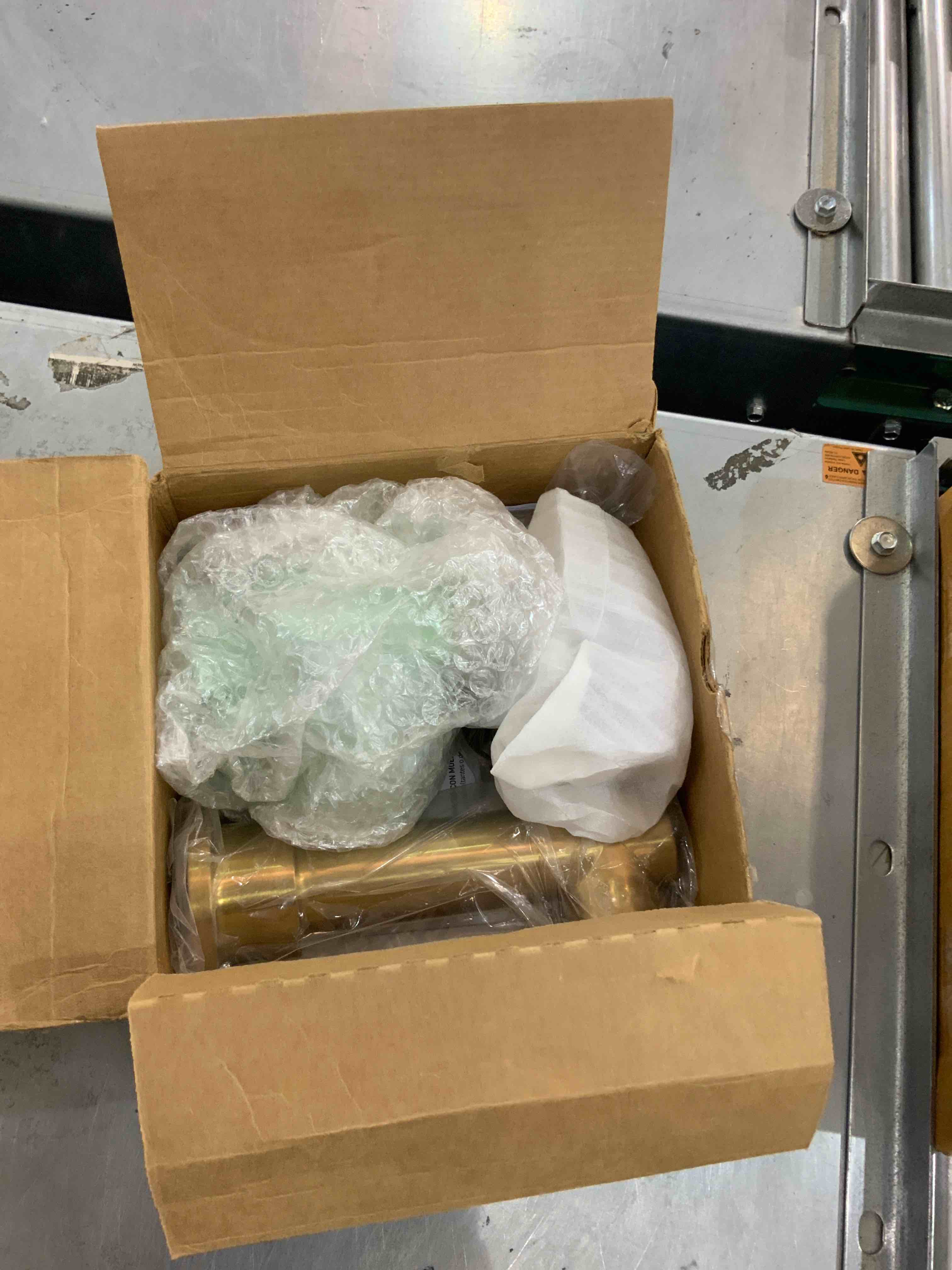 https://s3.amazonaws.com/lotting-images-prod/bidfta/EXS00306999_1688132334543.jpeg