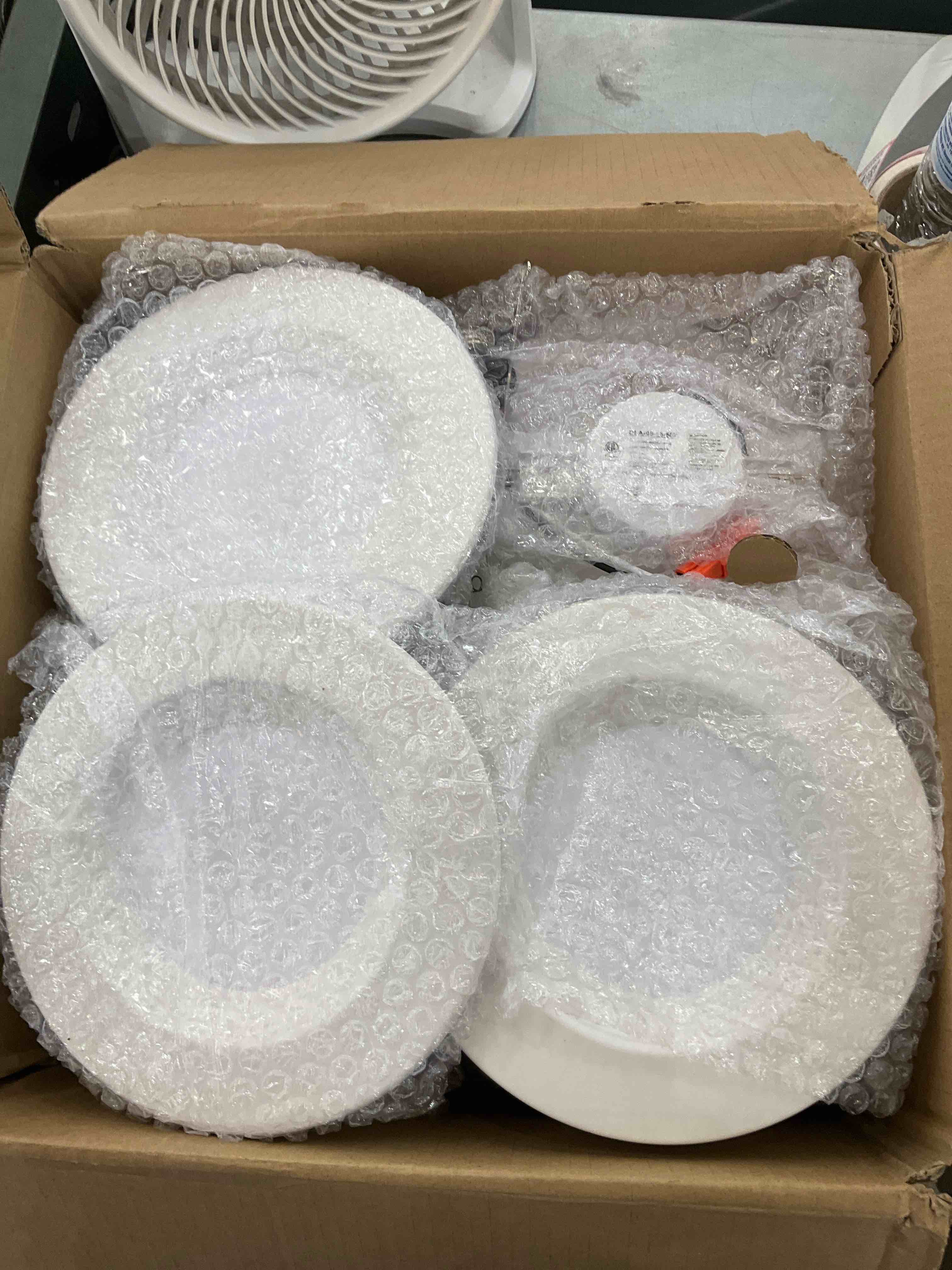 https://s3.amazonaws.com/lotting-images-prod/bidfta/EXS00308777_1688144651823.jpeg