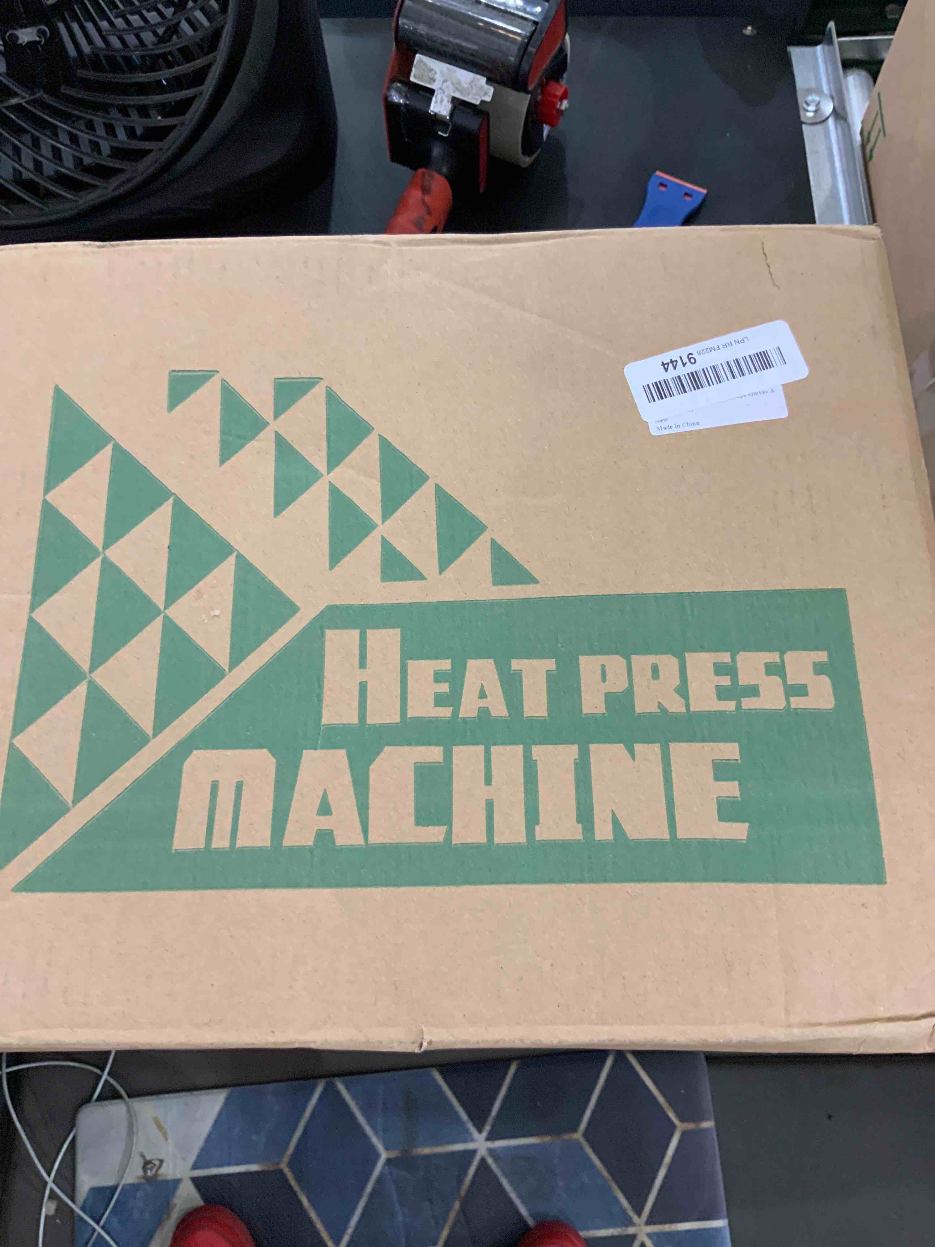 https://s3.amazonaws.com/lotting-images-prod/bidfta/EXS00309178_1690206717678.jpeg