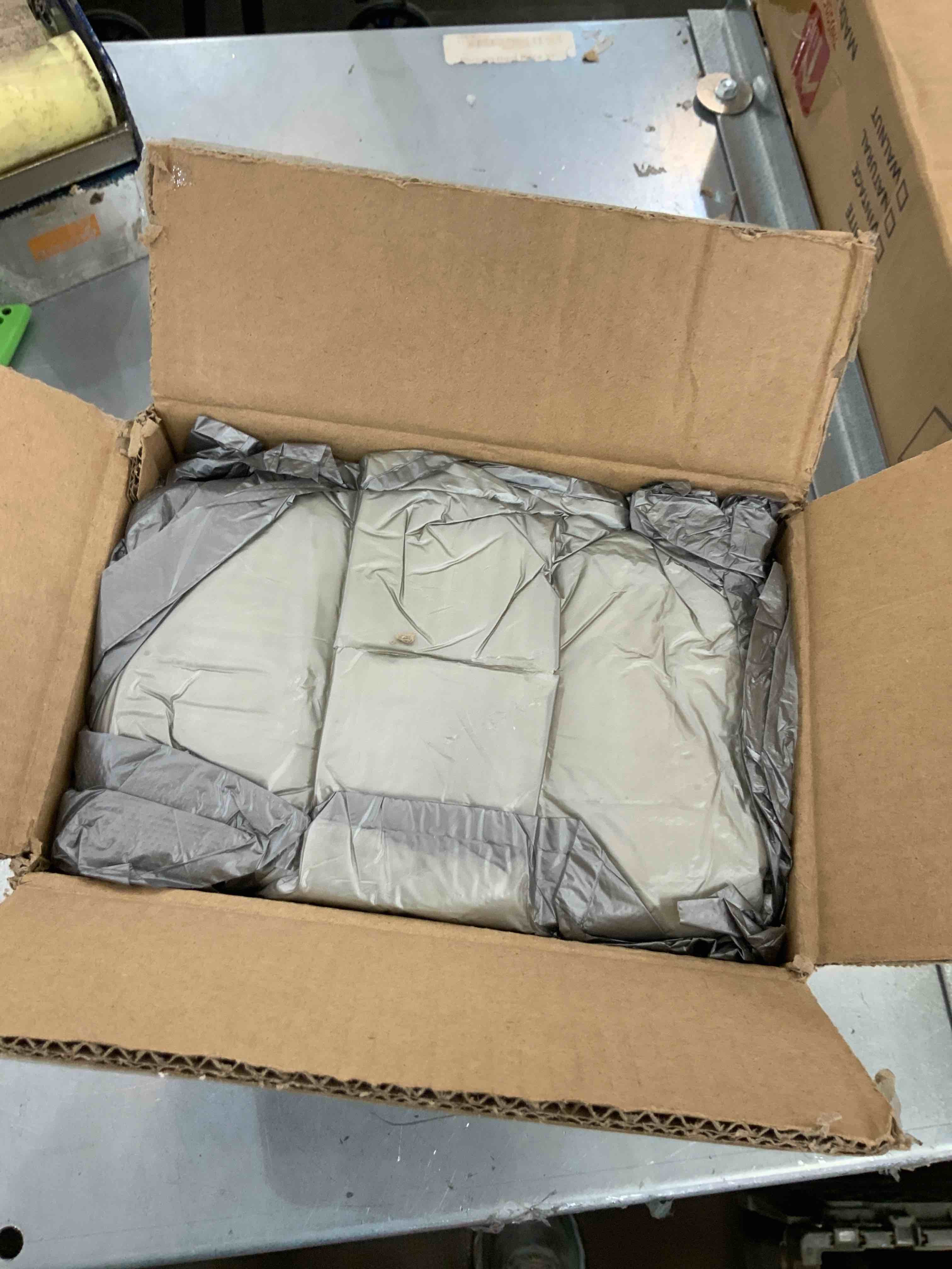 https://s3.amazonaws.com/lotting-images-prod/bidfta/EXS00310810_1687890223418.jpeg