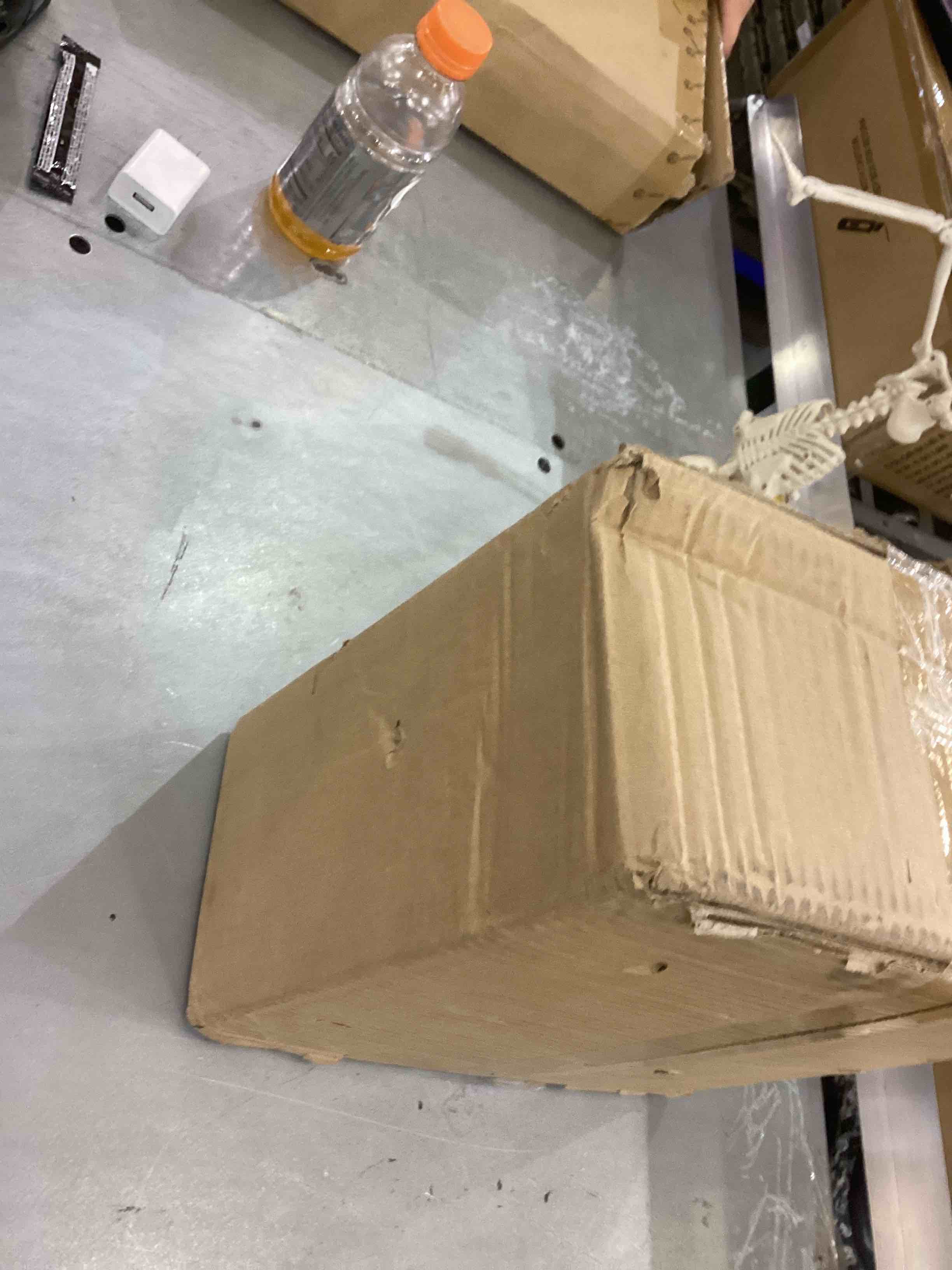 https://s3.amazonaws.com/lotting-images-prod/bidfta/EXS00311629_1688132390036.jpeg