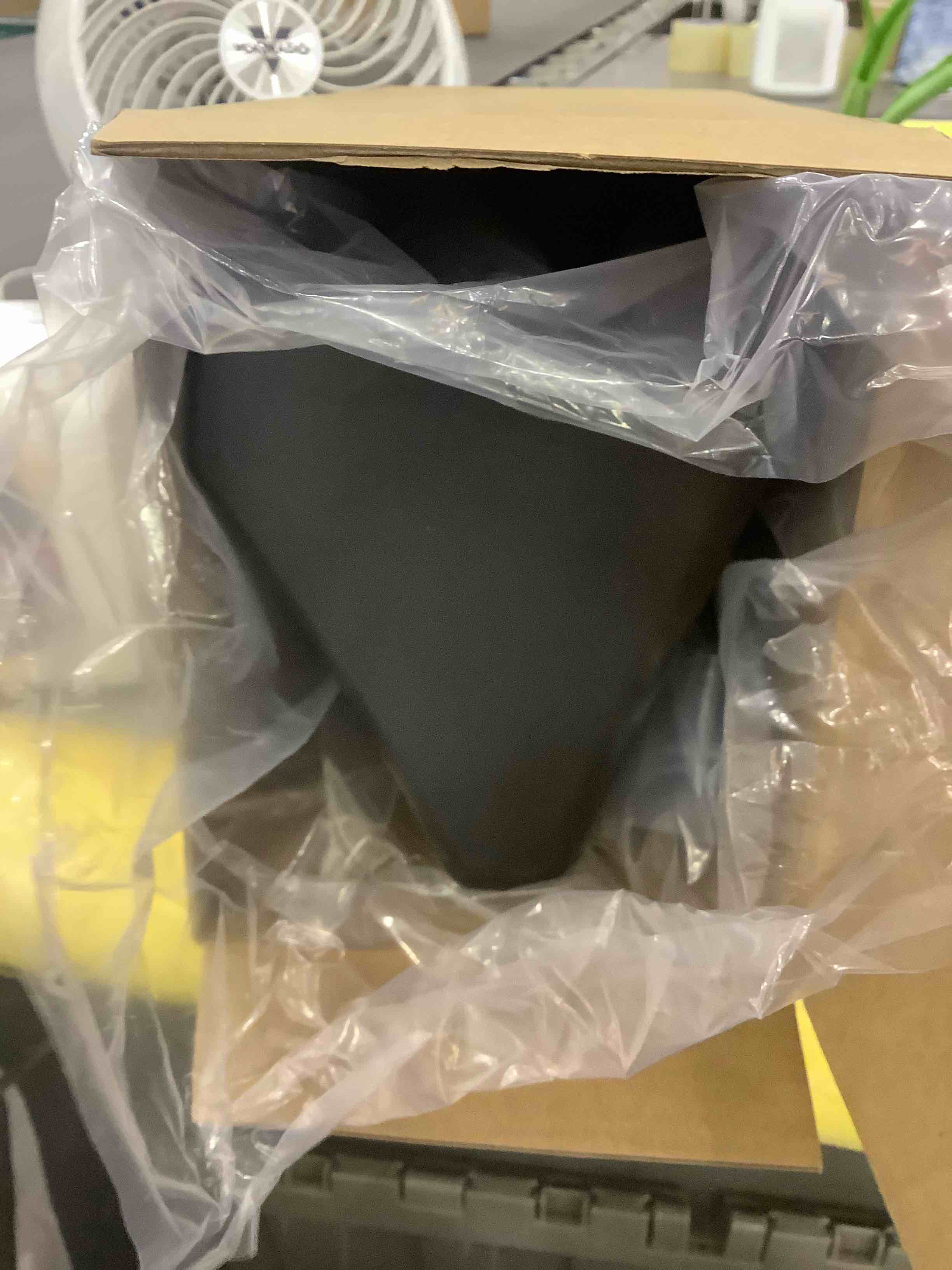 https://s3.amazonaws.com/lotting-images-prod/bidfta/EXS00312323_1688132421503.jpeg