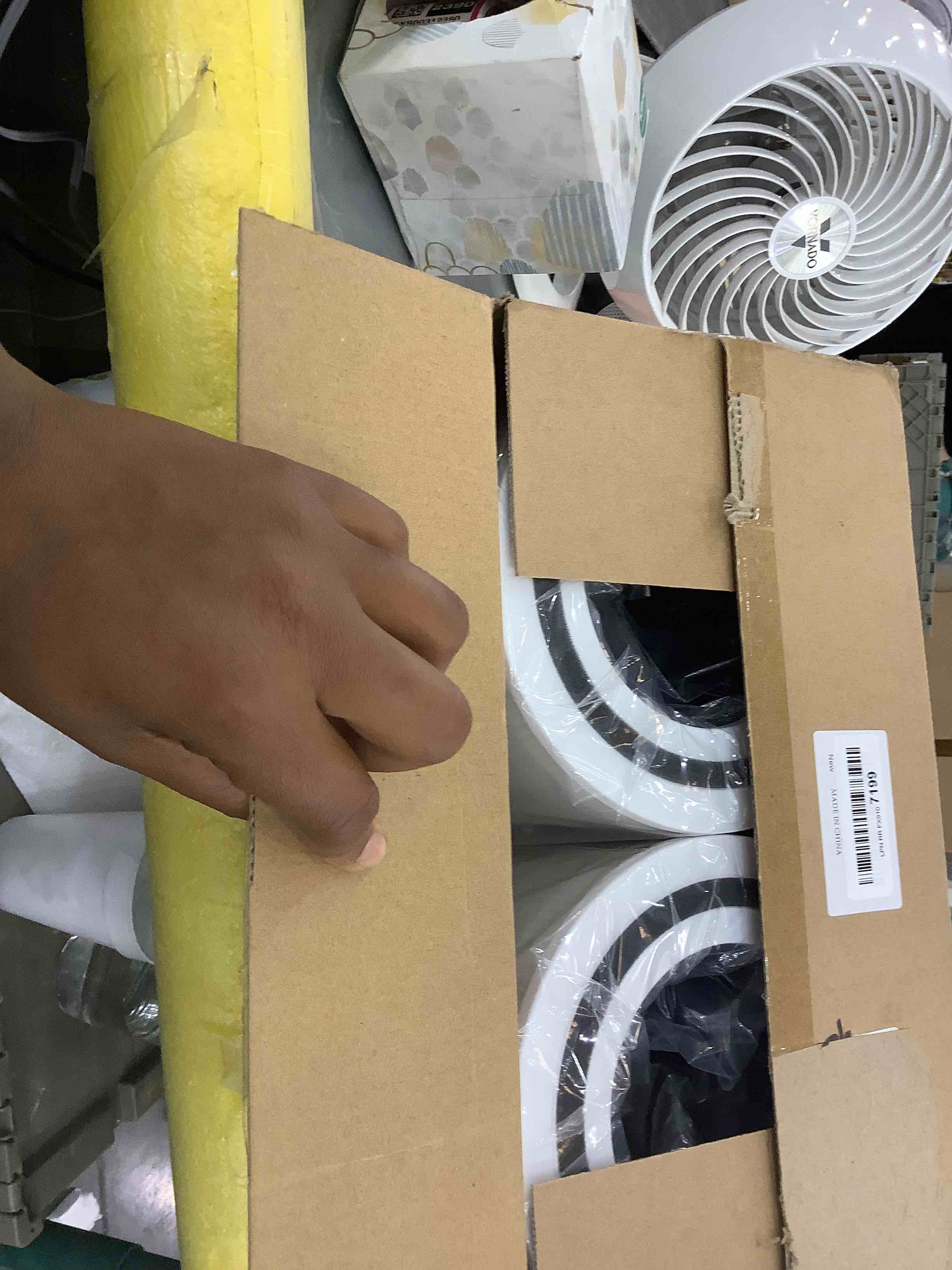 https://s3.amazonaws.com/lotting-images-prod/bidfta/EXS00312377_1688149603792.jpeg