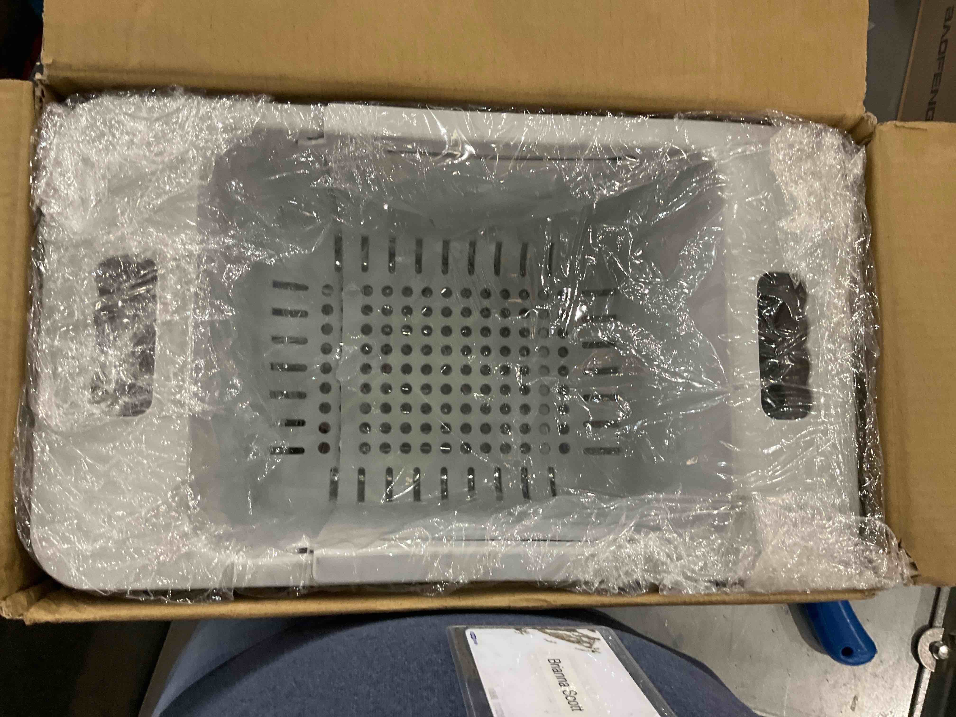 https://s3.amazonaws.com/lotting-images-prod/bidfta/EXS00312881_1689336261077.jpeg