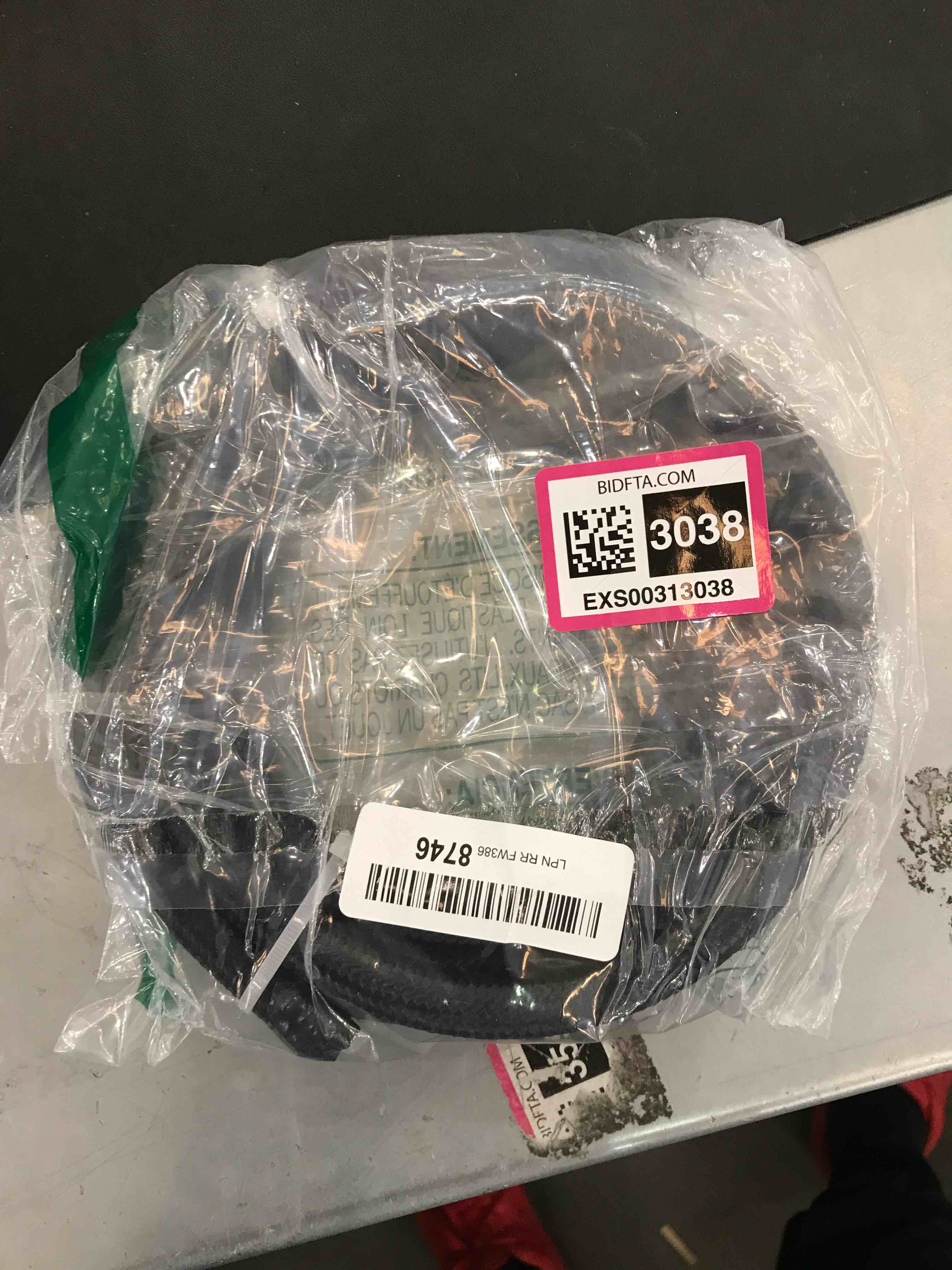 https://s3.amazonaws.com/lotting-images-prod/bidfta/EXS00313038_1687972622897.jpeg