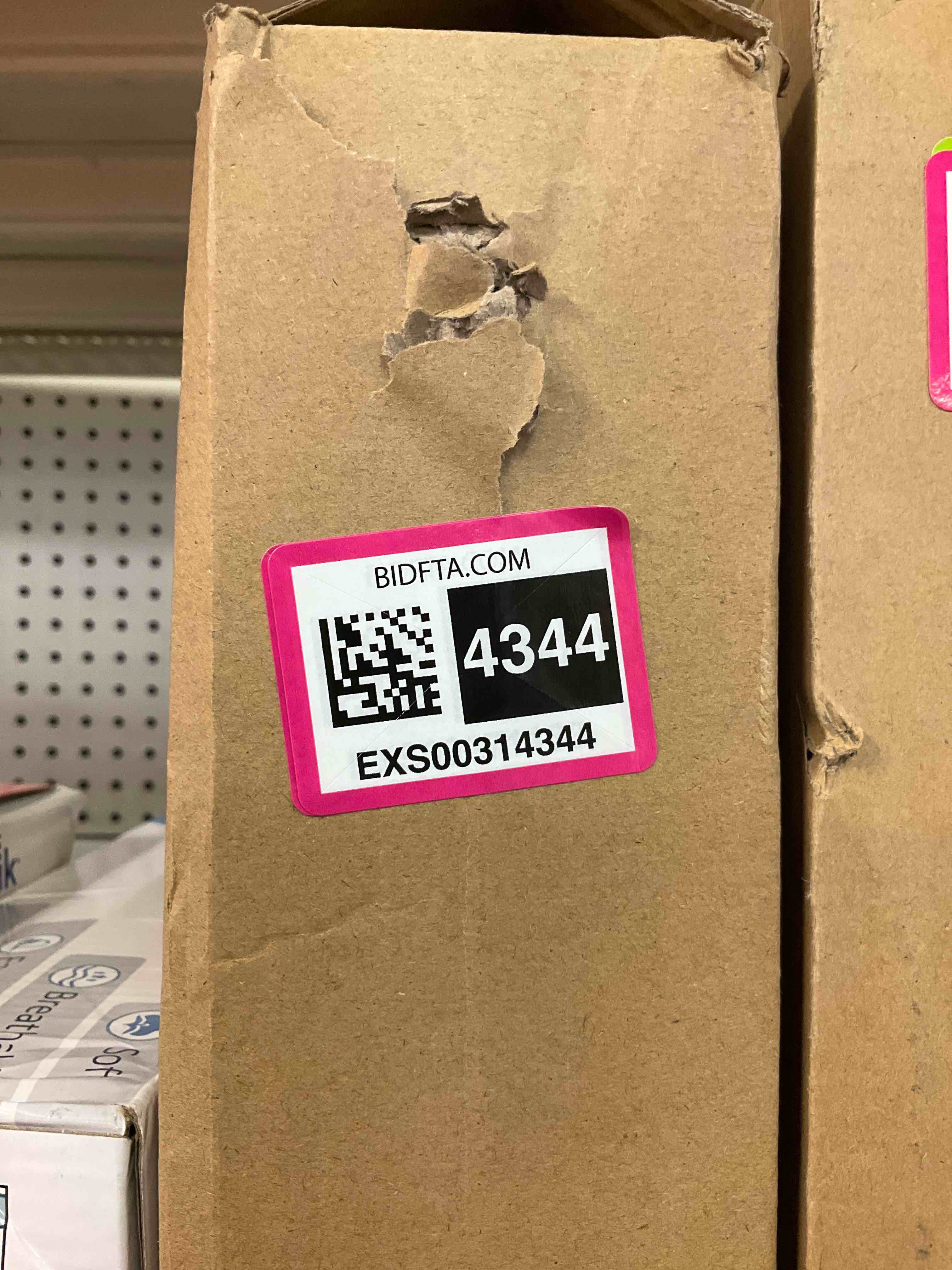 https://s3.amazonaws.com/lotting-images-prod/bidfta/EXS00314344_1688833878710.jpeg