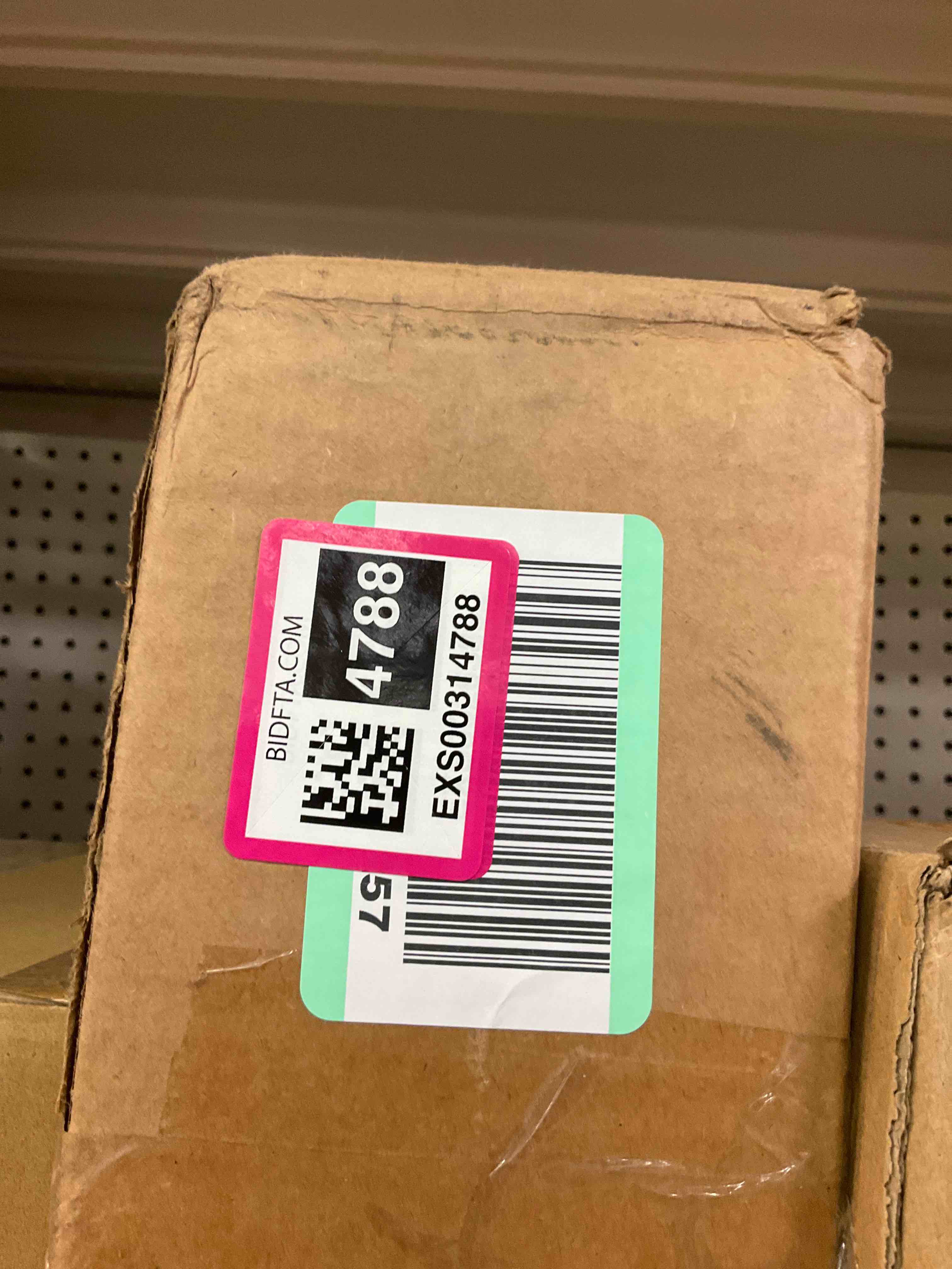 https://s3.amazonaws.com/lotting-images-prod/bidfta/EXS00314788_1691250066313.jpeg