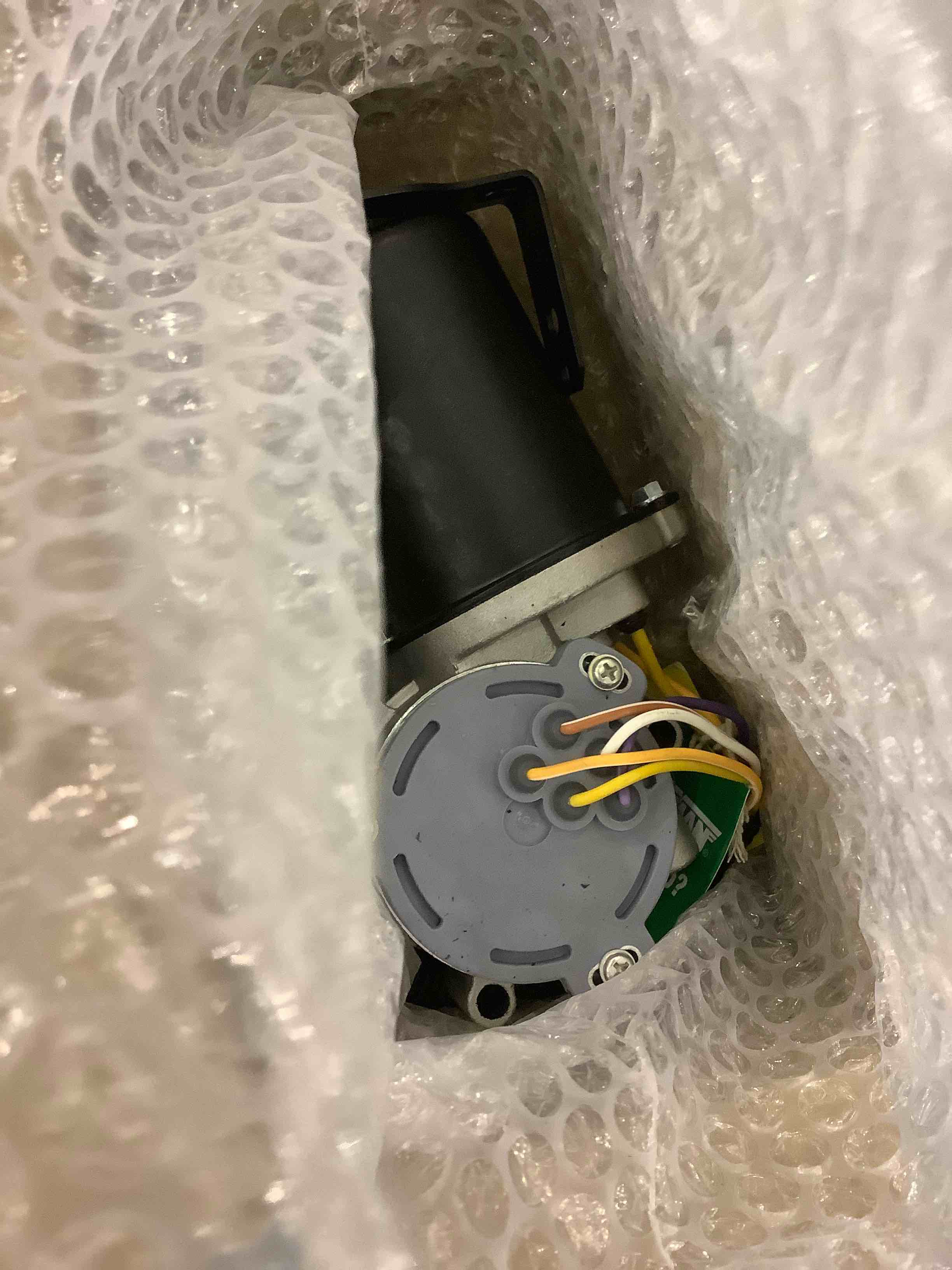 https://s3.amazonaws.com/lotting-images-prod/bidfta/EXS00315248_1688729767720.jpeg