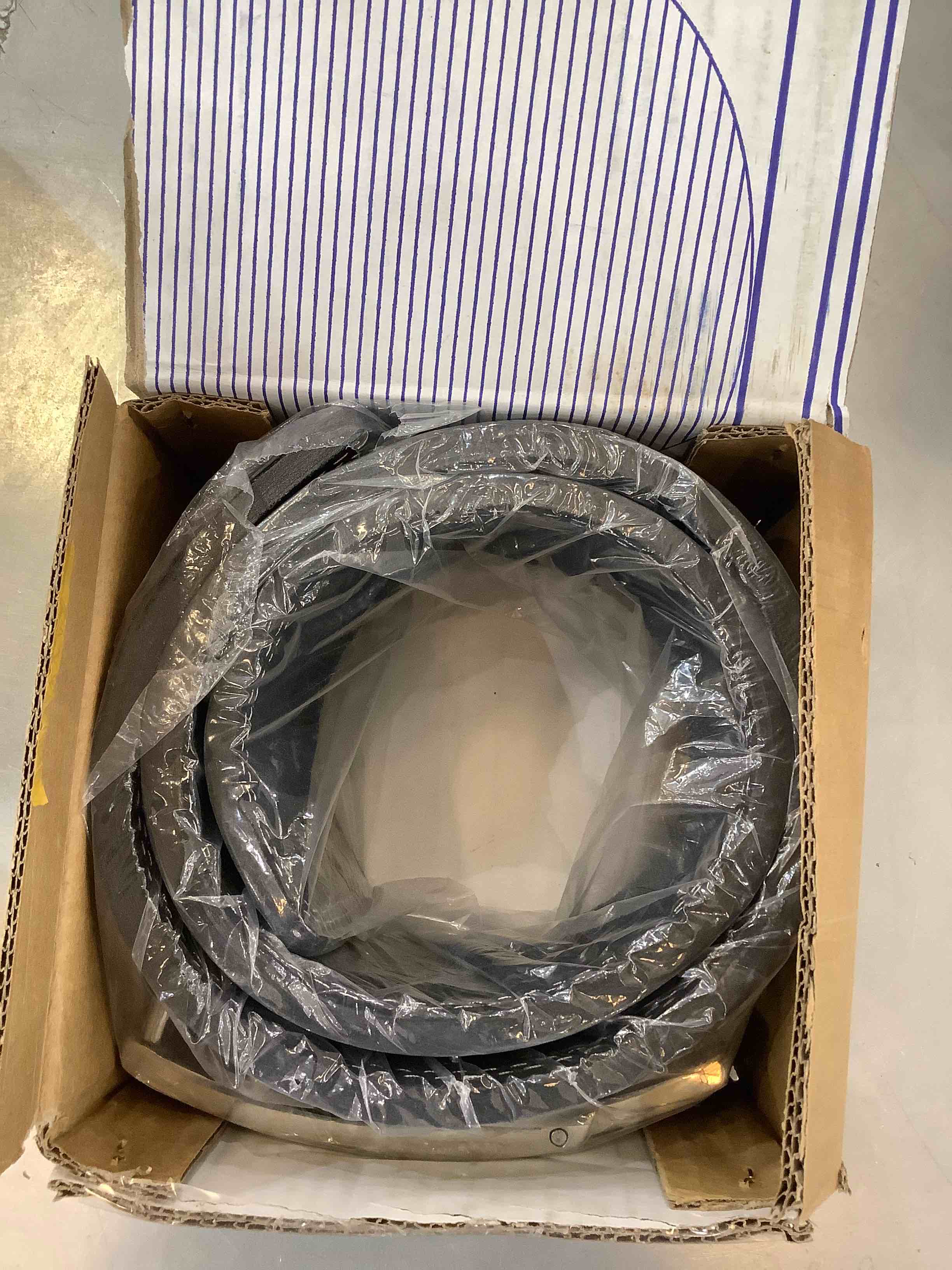https://s3.amazonaws.com/lotting-images-prod/bidfta/EXS00315341_1688751500244.jpeg