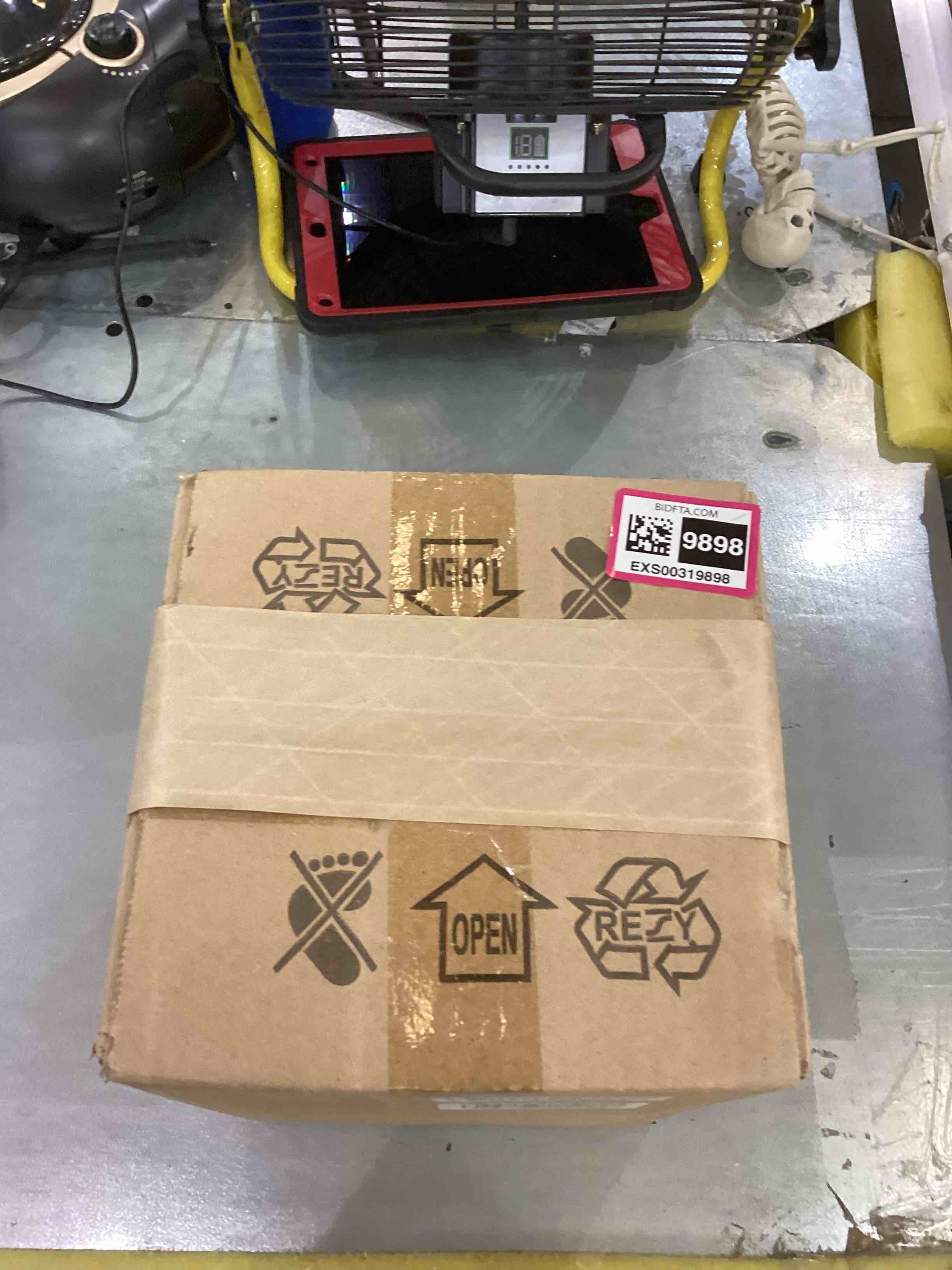 https://s3.amazonaws.com/lotting-images-prod/bidfta/EXS00319898_1688752283738.jpeg