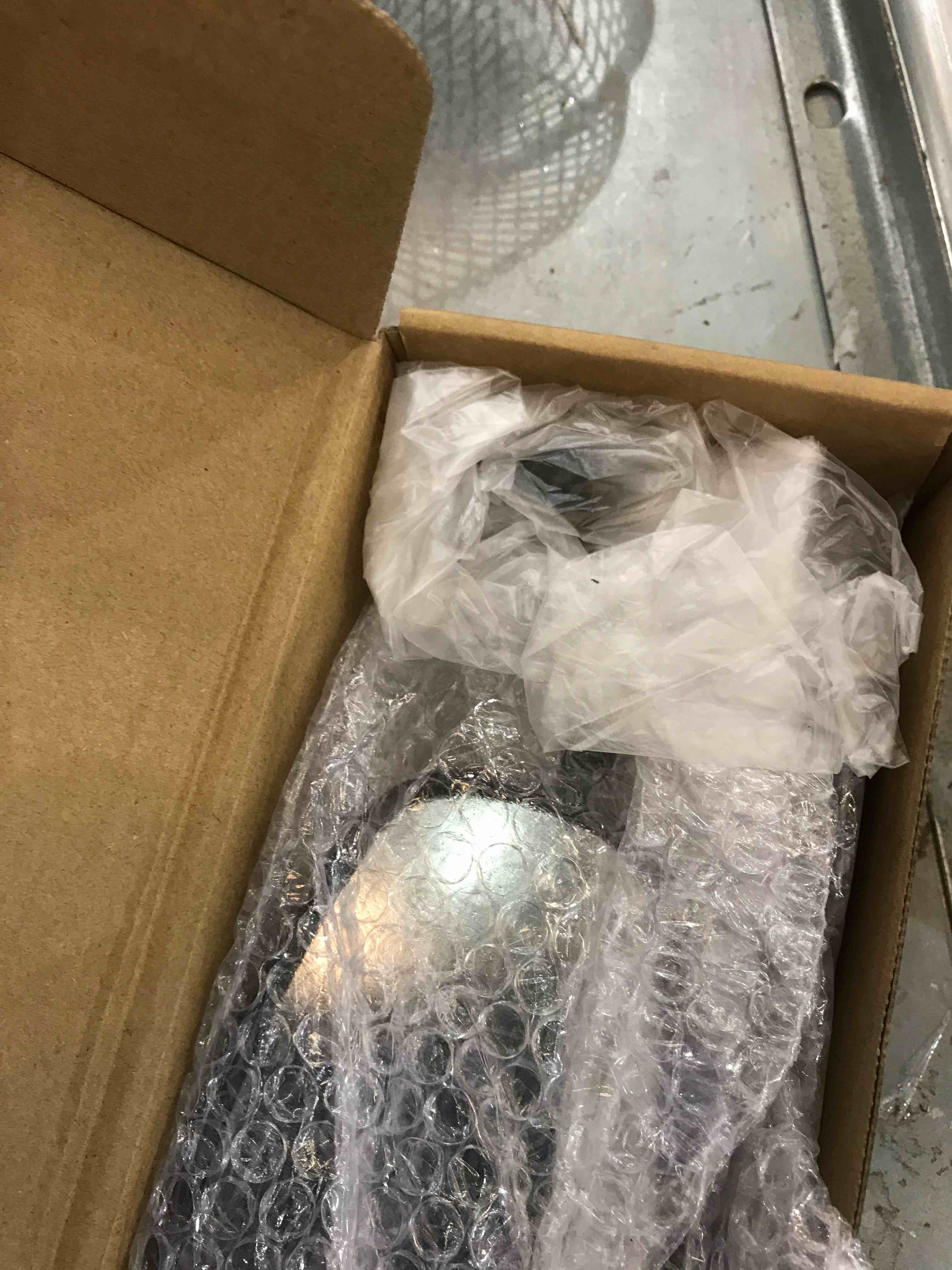 https://s3.amazonaws.com/lotting-images-prod/bidfta/EXS00322551_1688998992200.jpeg