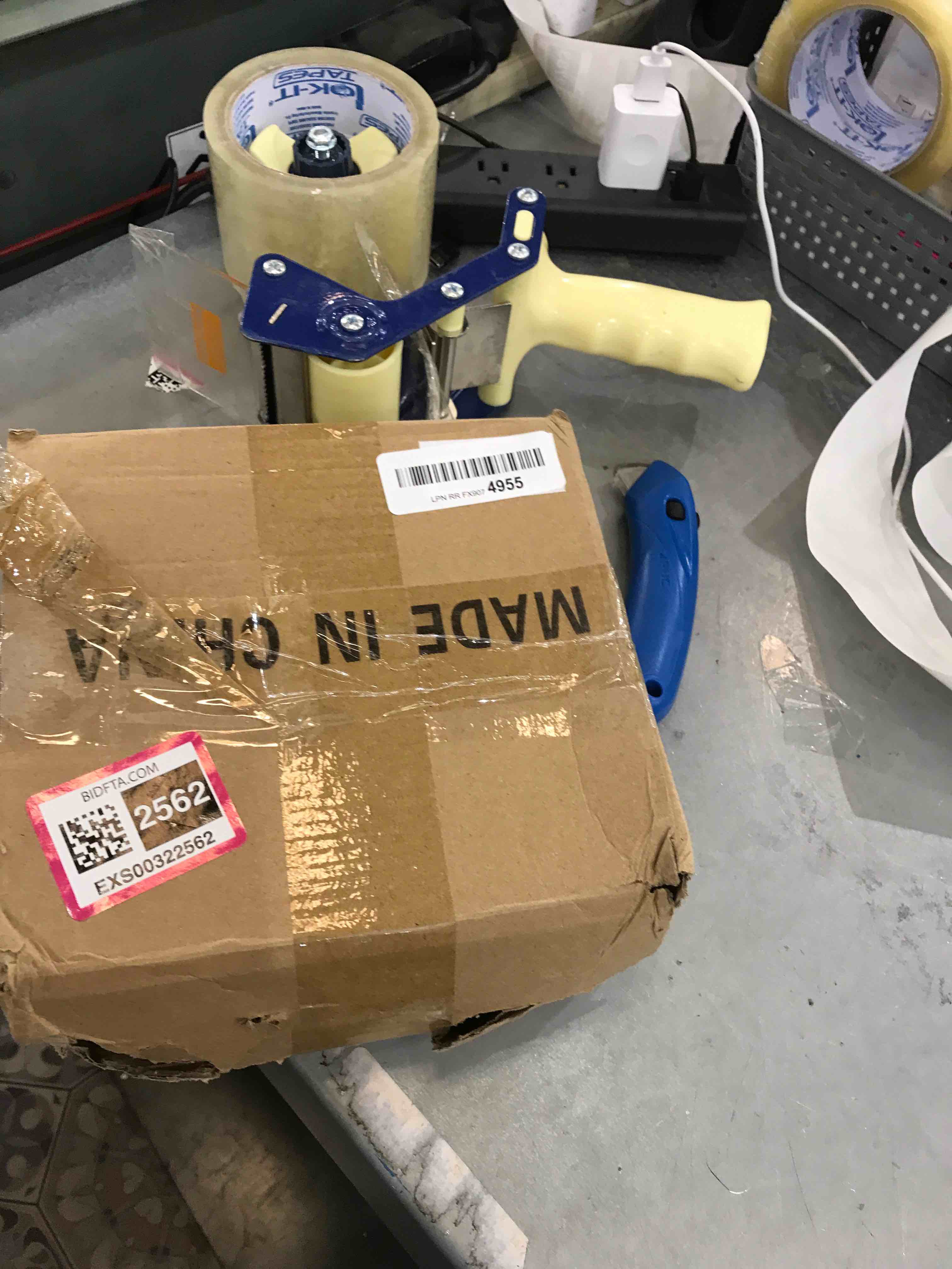 https://s3.amazonaws.com/lotting-images-prod/bidfta/EXS00322562_1689000311745.jpeg