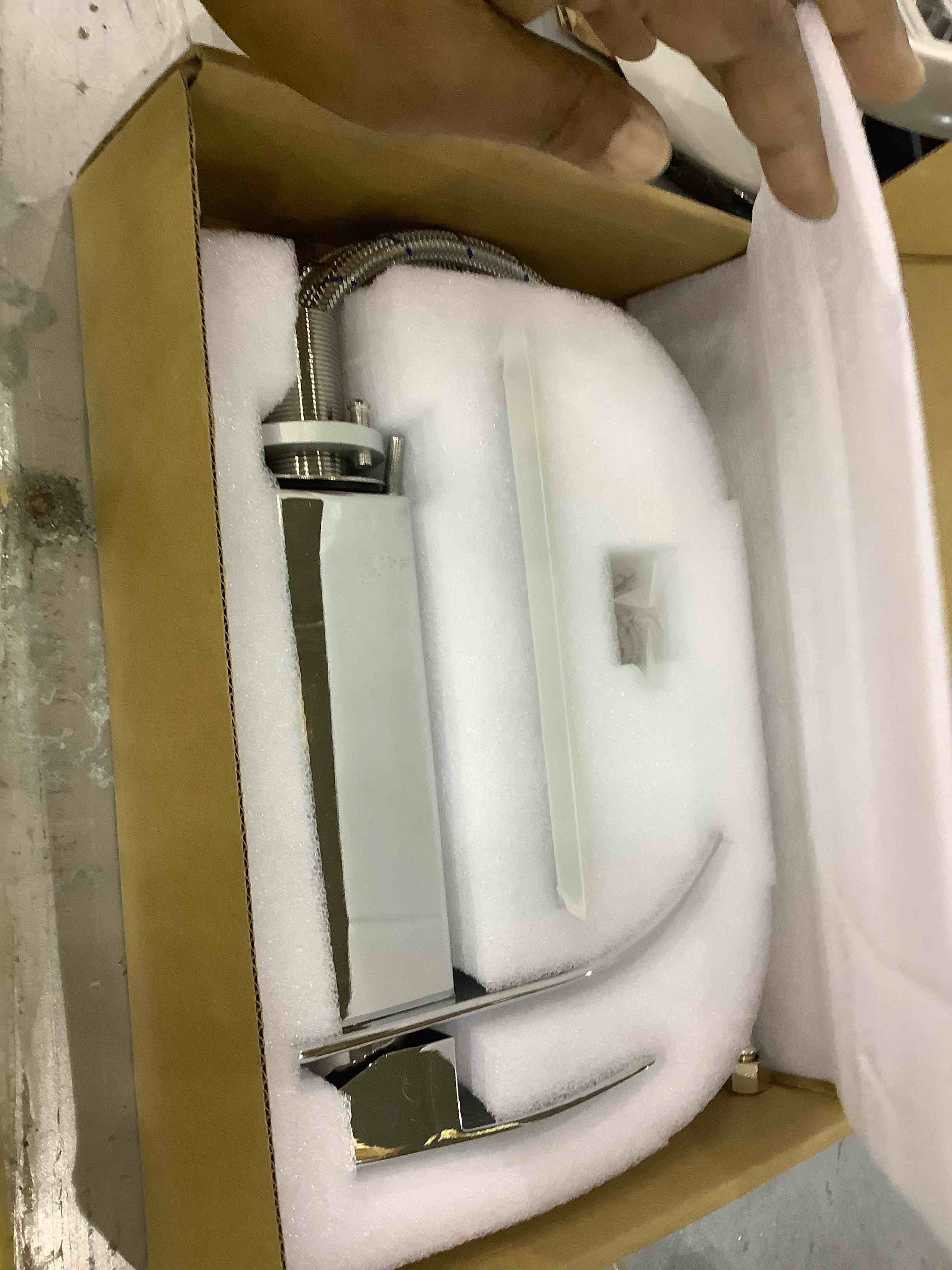 https://s3.amazonaws.com/lotting-images-prod/bidfta/EXS00327180_1689247592997.jpeg