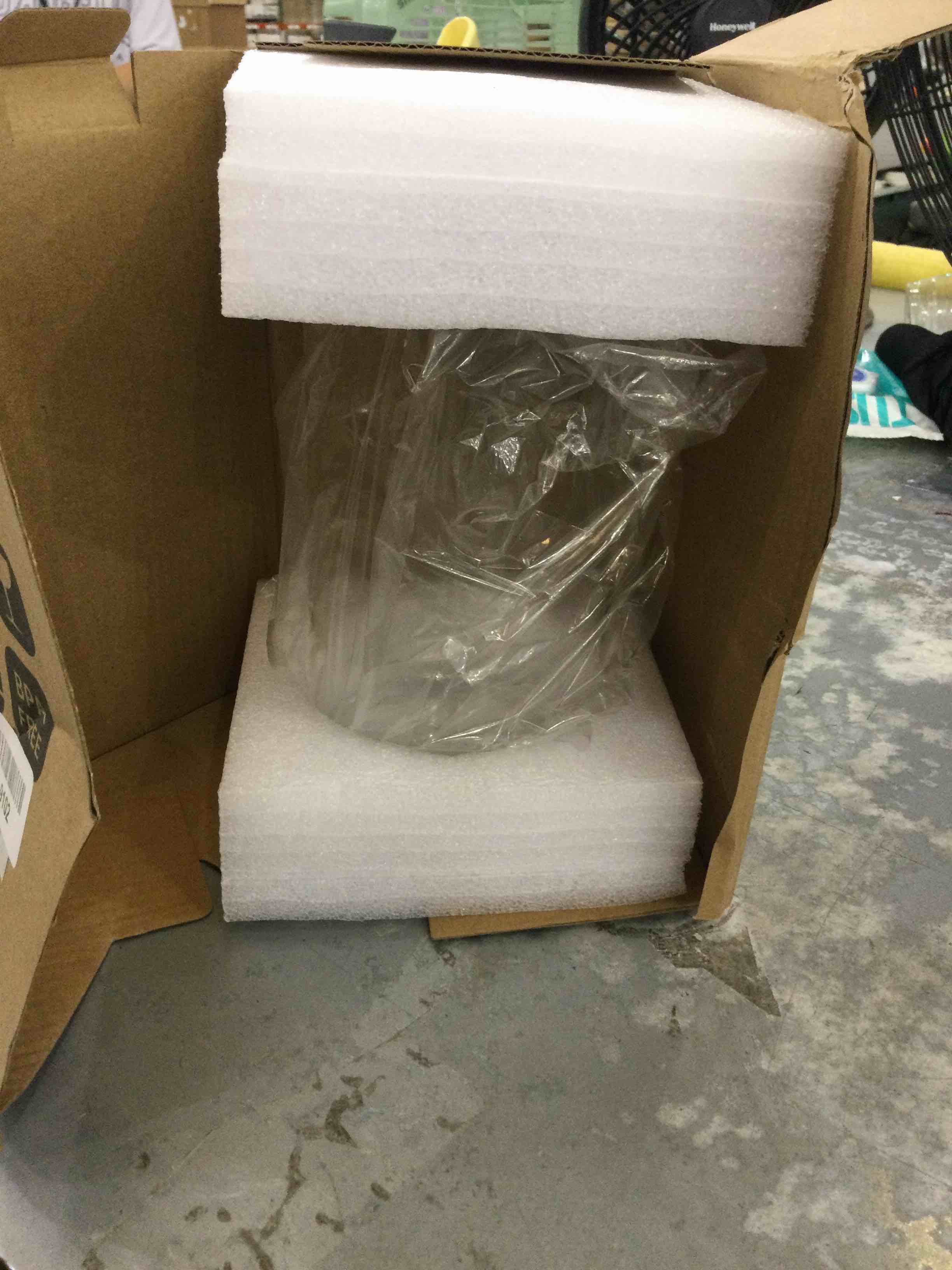 https://s3.amazonaws.com/lotting-images-prod/bidfta/EXS00328896_1688751236165.jpeg
