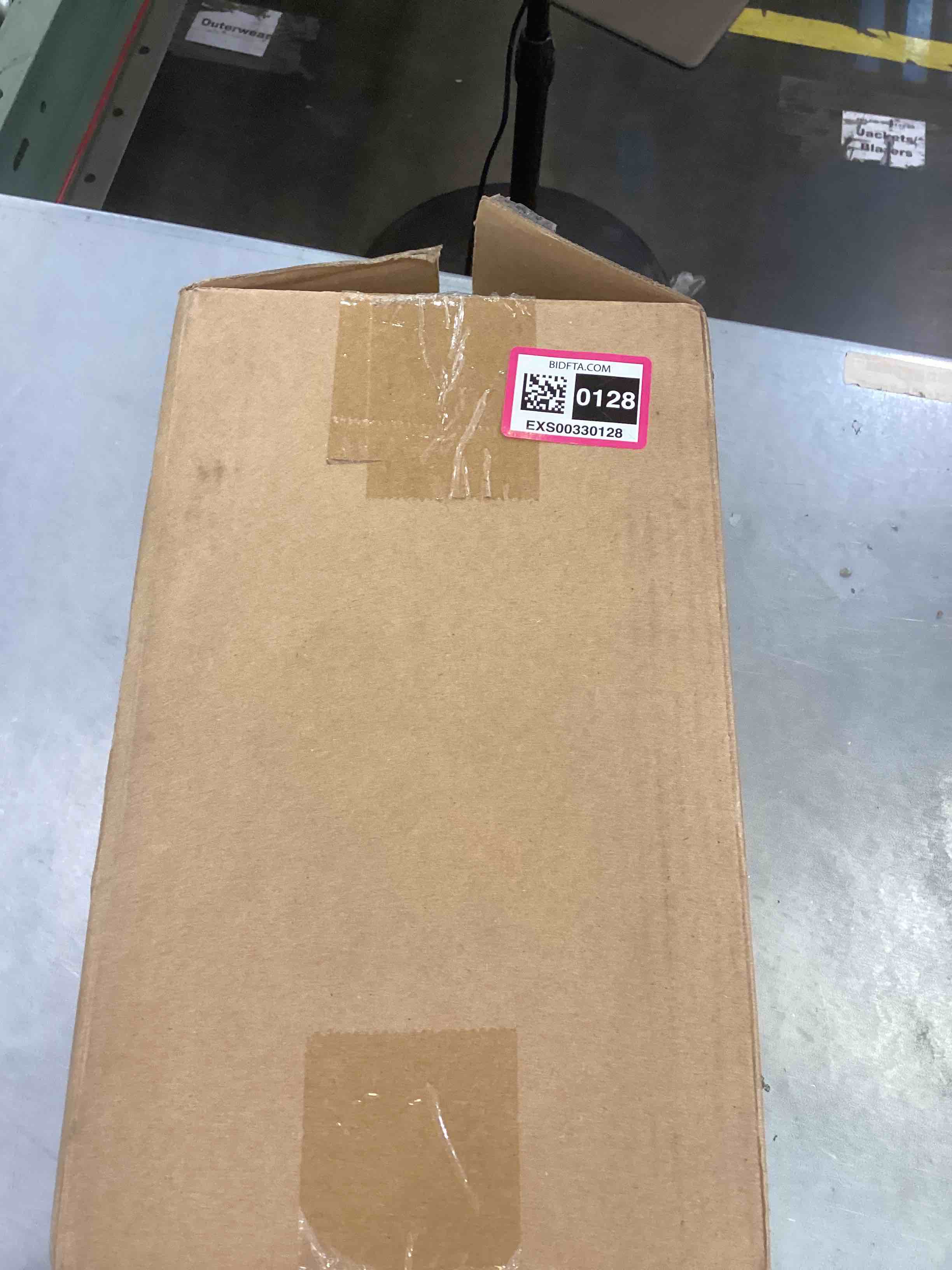 https://s3.amazonaws.com/lotting-images-prod/bidfta/EXS00330128_1689353592975.jpeg