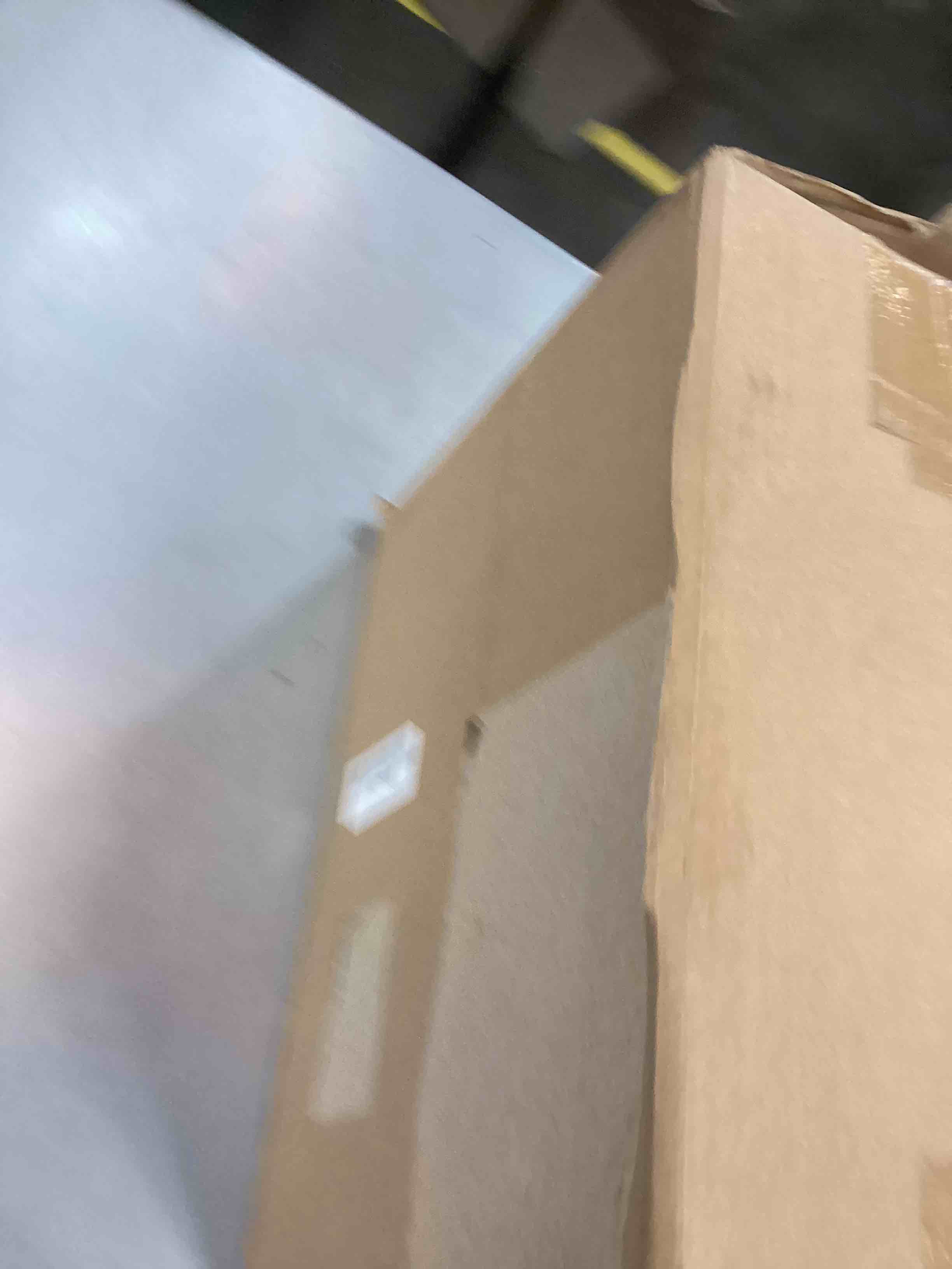 https://s3.amazonaws.com/lotting-images-prod/bidfta/EXS00330128_1689353594801.jpeg