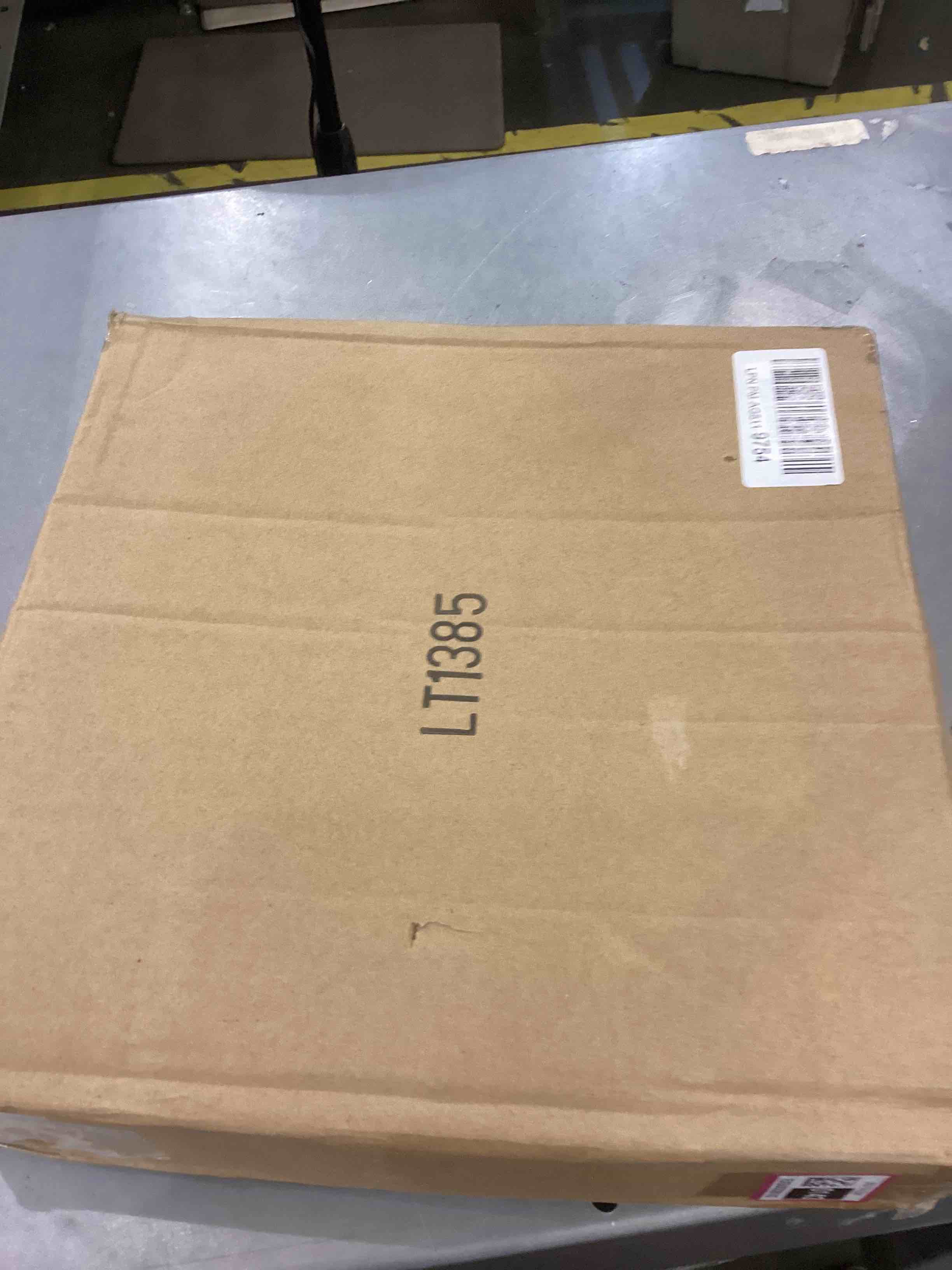 https://s3.amazonaws.com/lotting-images-prod/bidfta/EXS00330143_1689354900903.jpeg