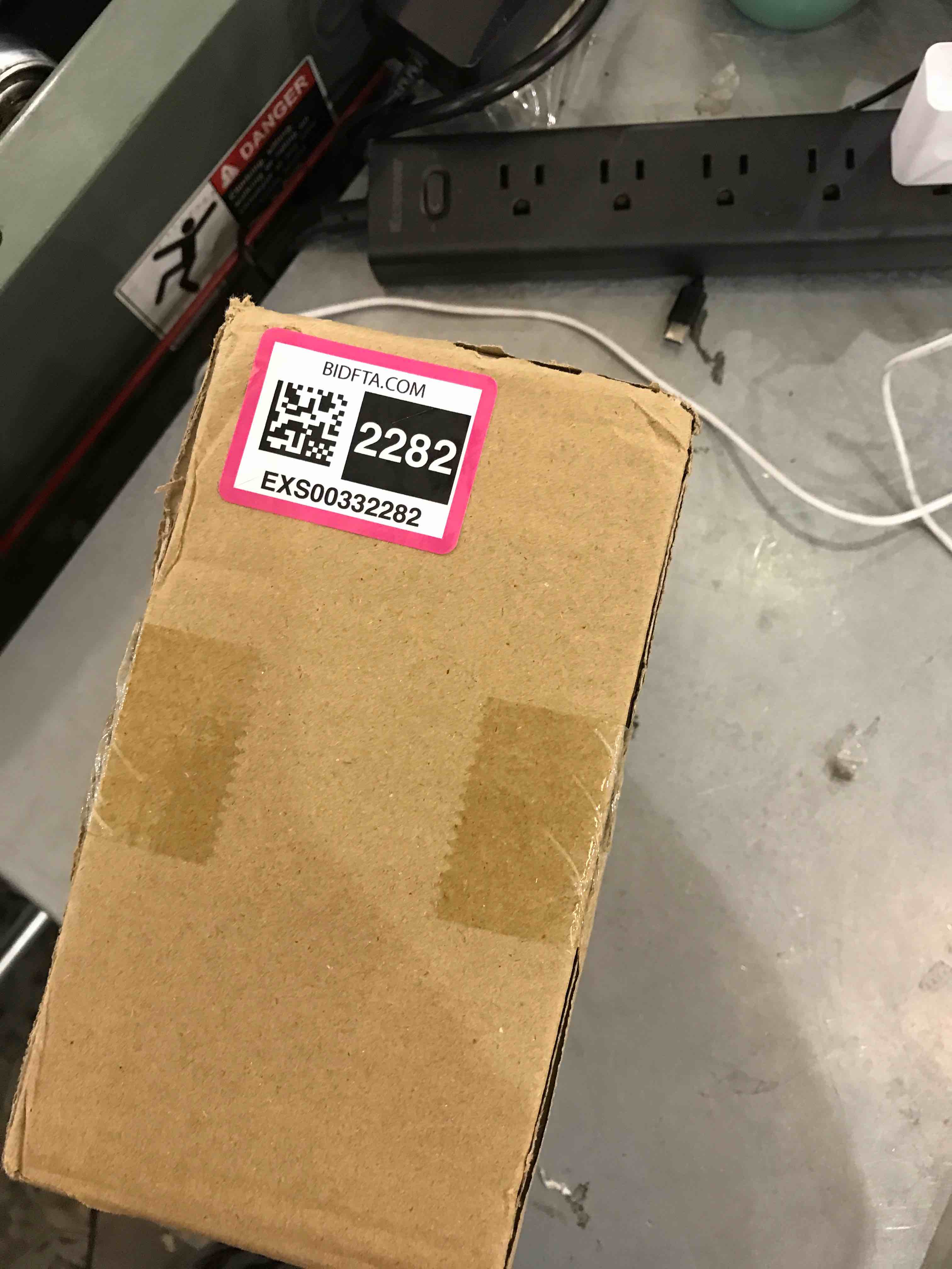 https://s3.amazonaws.com/lotting-images-prod/bidfta/EXS00332282_1689347464715.jpeg