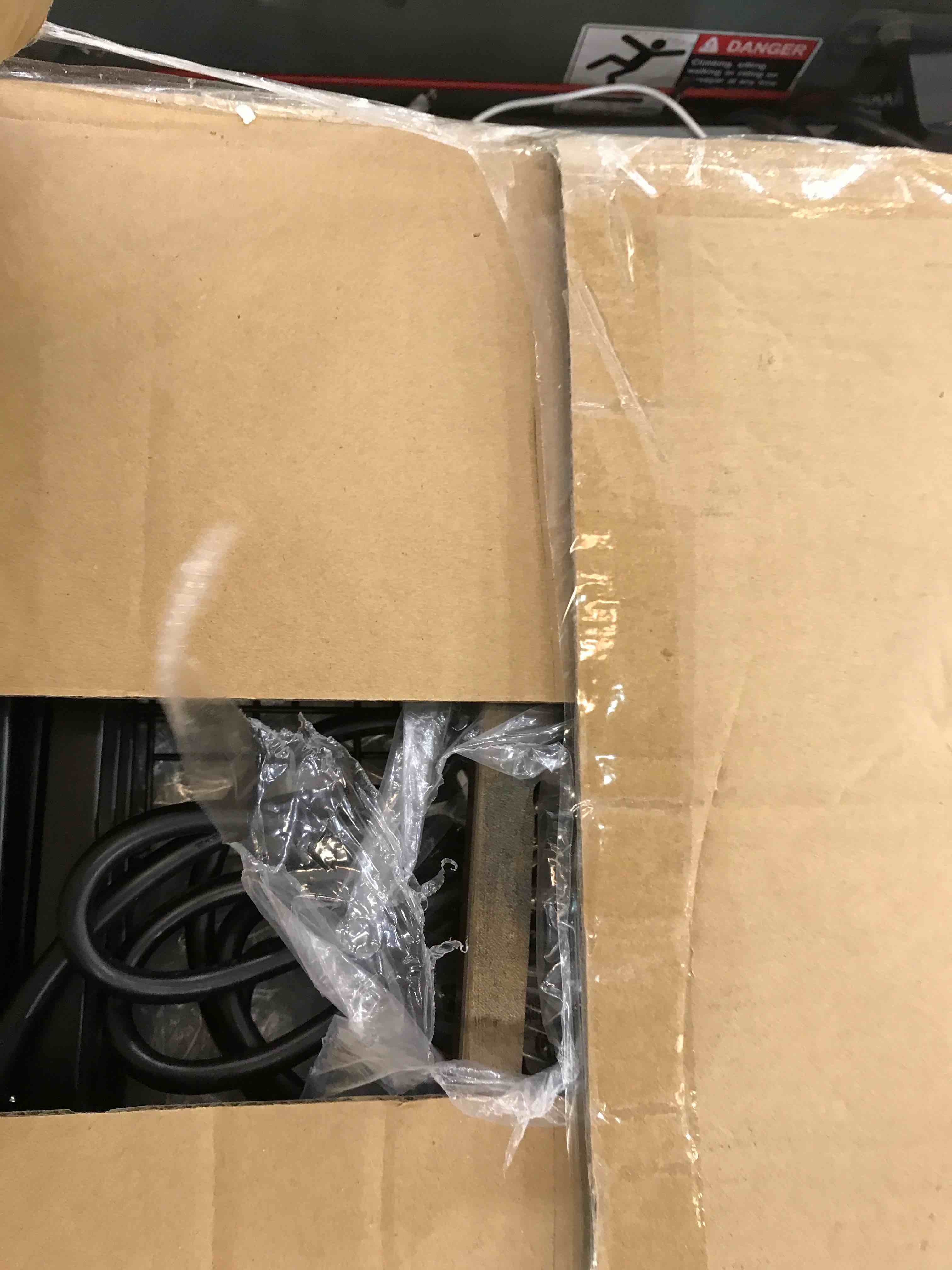 https://s3.amazonaws.com/lotting-images-prod/bidfta/EXS00332310_1689353058350.jpeg
