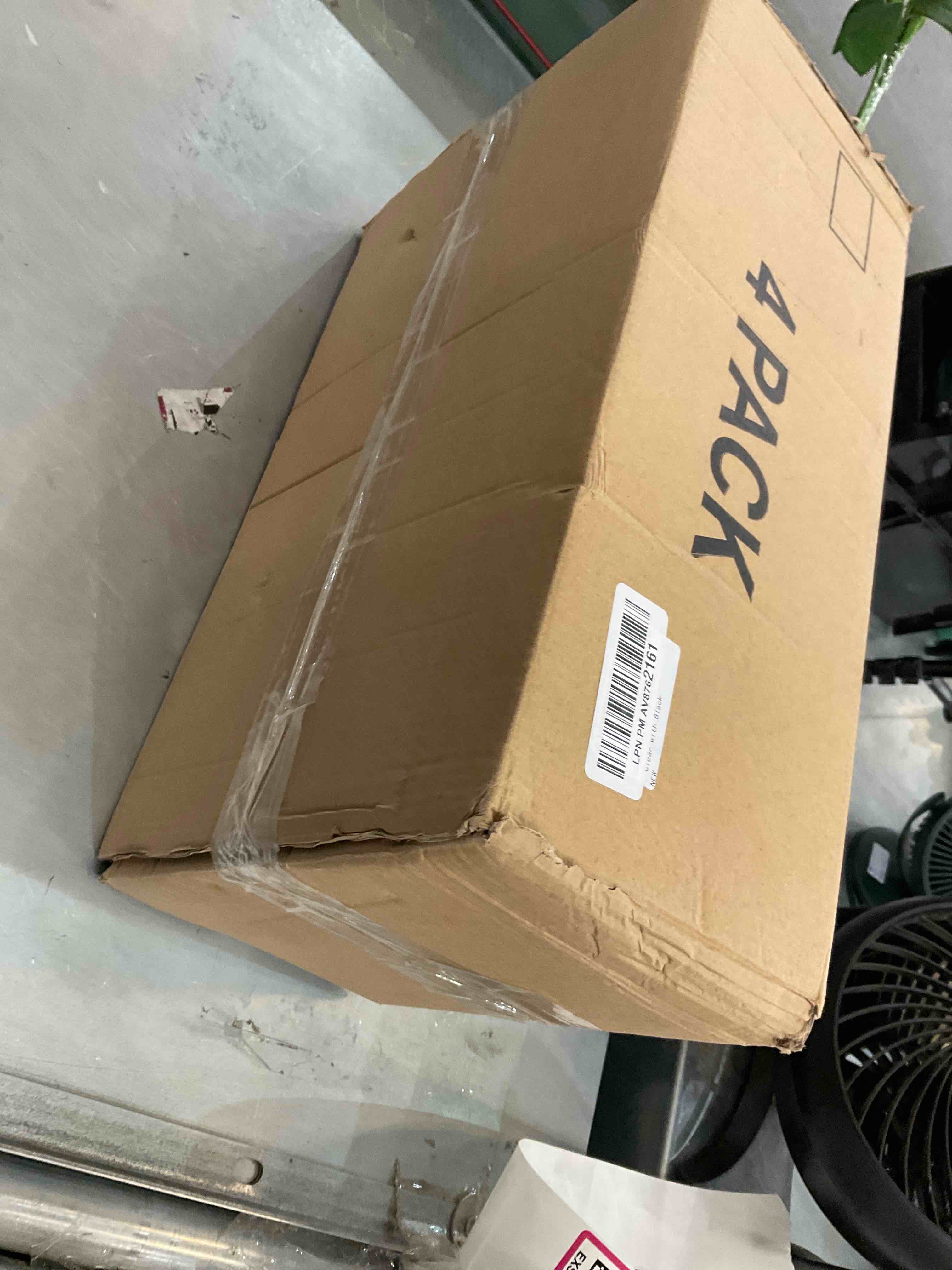 https://s3.amazonaws.com/lotting-images-prod/bidfta/EXS00333995_1689613291499.jpeg