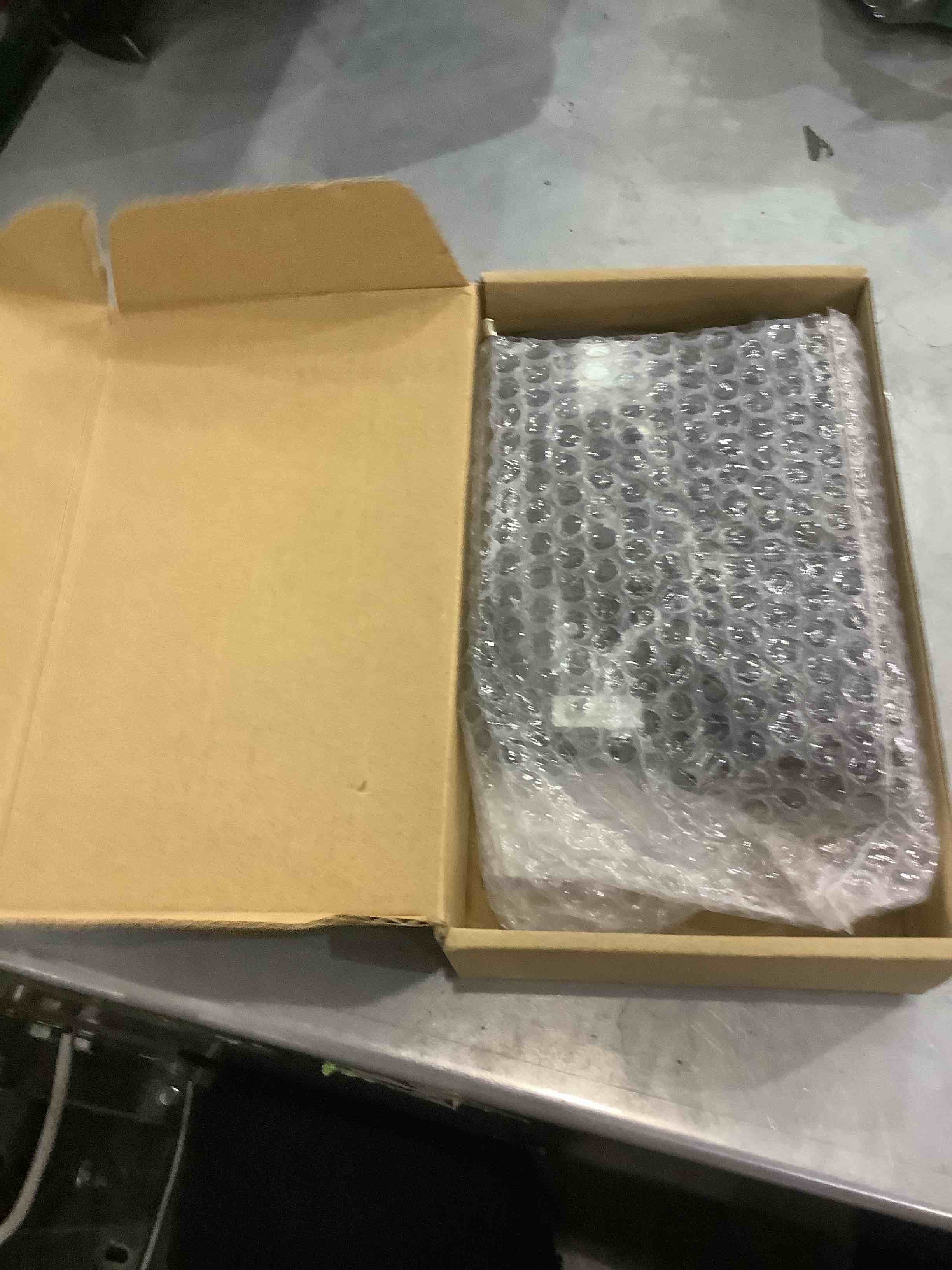 https://s3.amazonaws.com/lotting-images-prod/bidfta/EXS00334472_1689334789663.jpeg