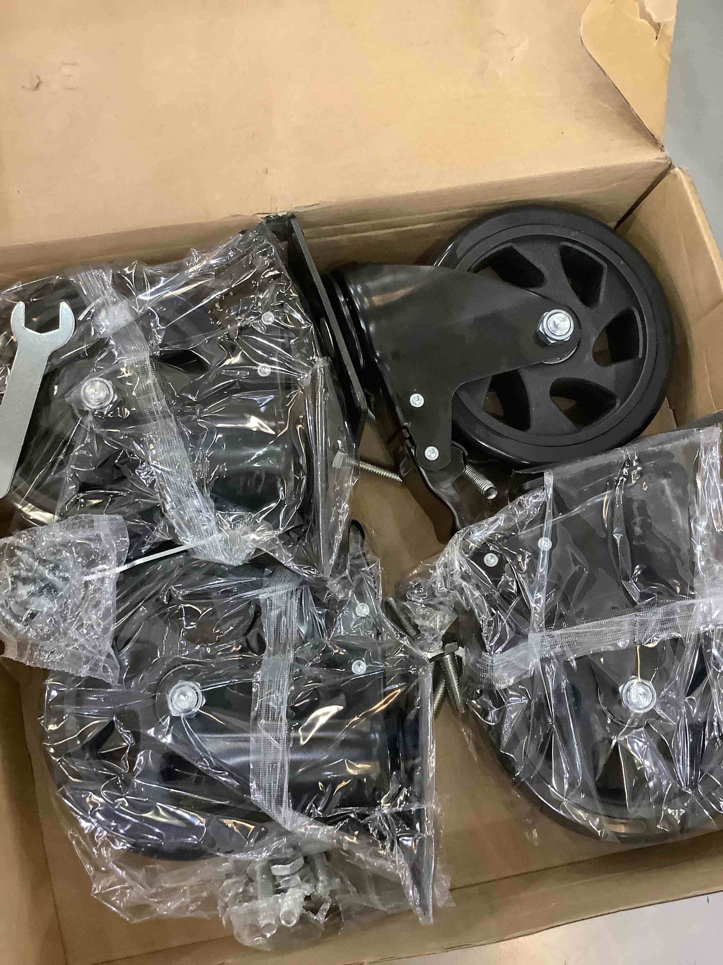 https://s3.amazonaws.com/lotting-images-prod/bidfta/EXS00336454_1689266464648.jpeg