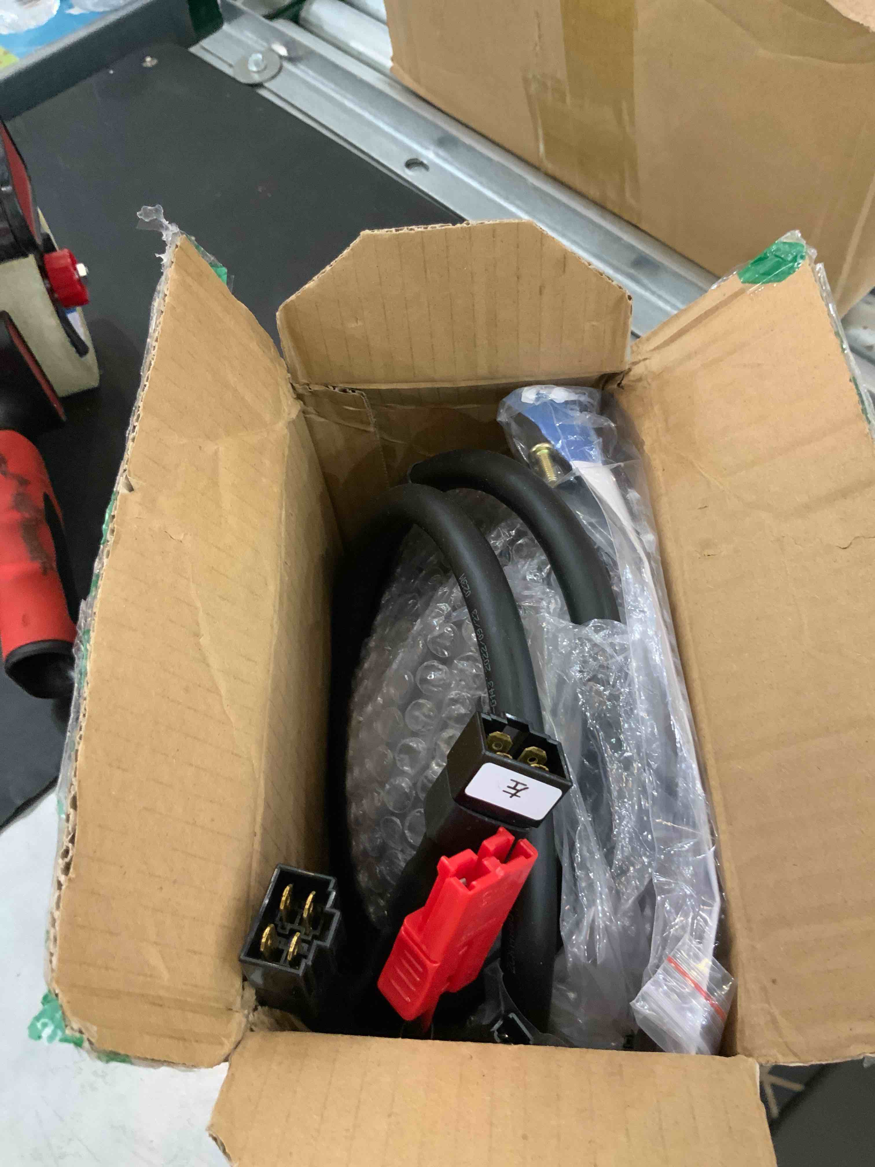 https://s3.amazonaws.com/lotting-images-prod/bidfta/EXS00338697_1689267307495.jpeg