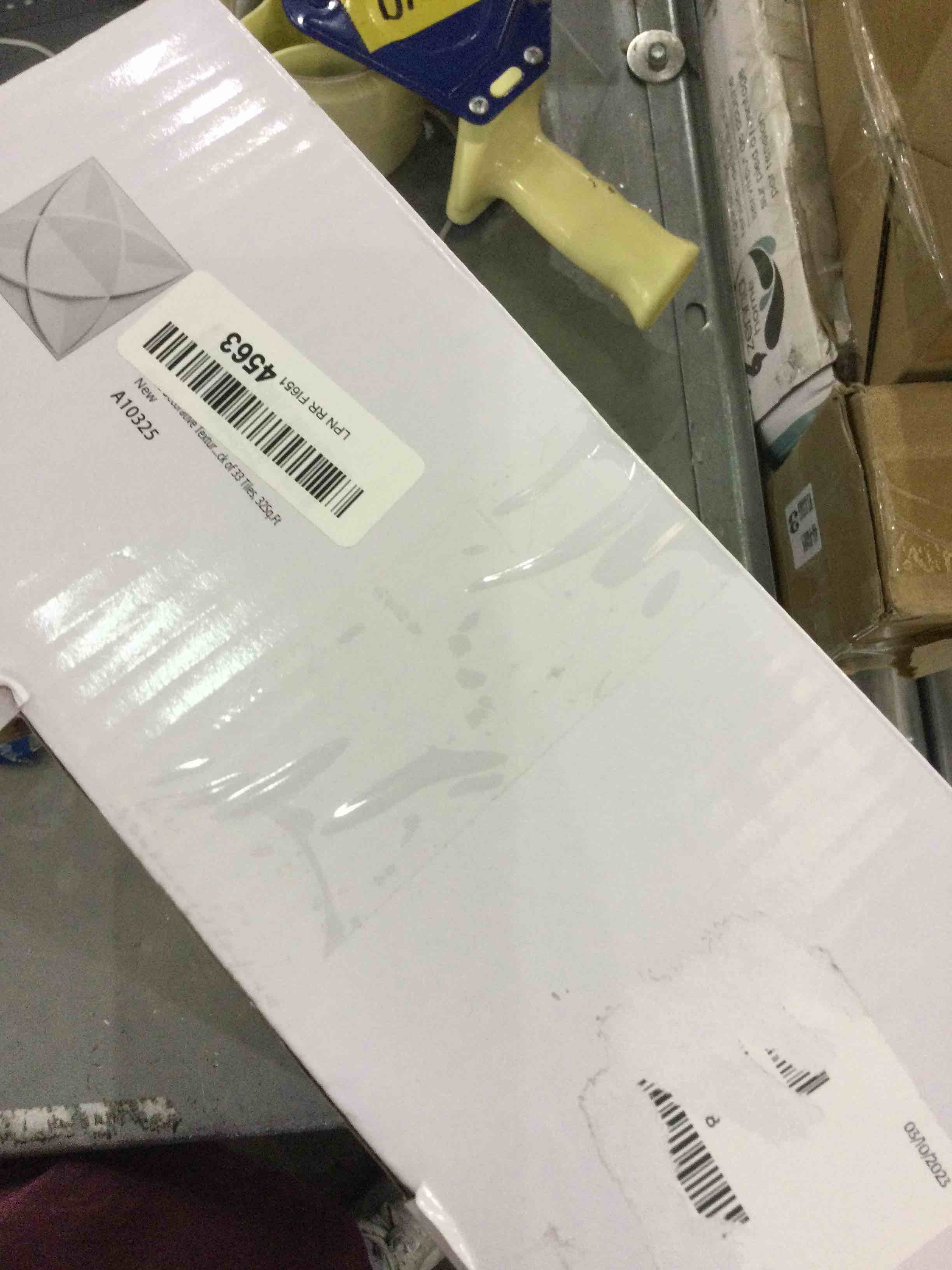 https://s3.amazonaws.com/lotting-images-prod/bidfta/EXS00342200_1691077185263.jpeg
